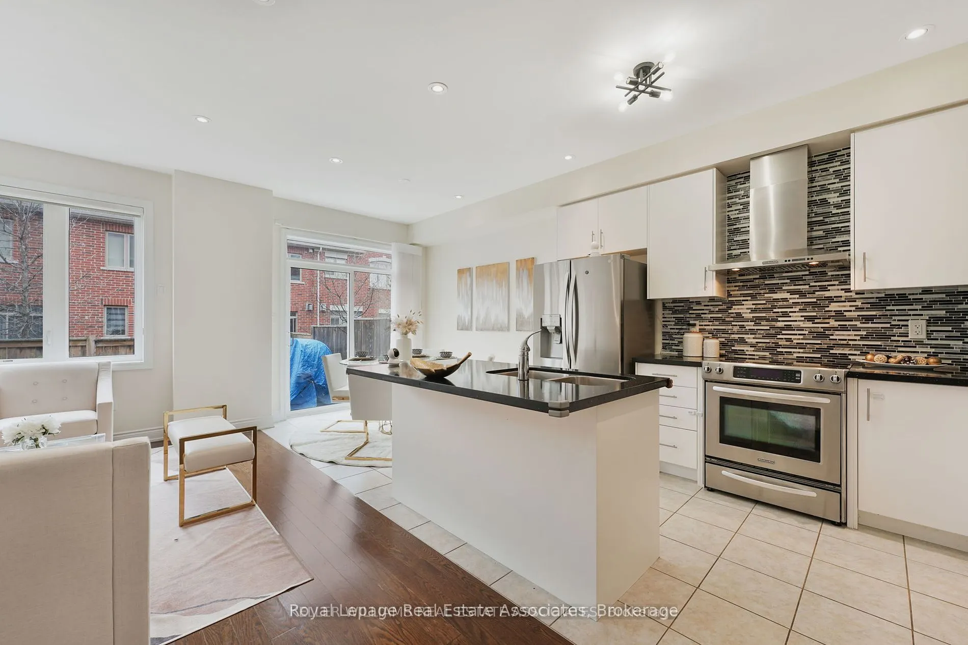 41 Mazarine Lane N