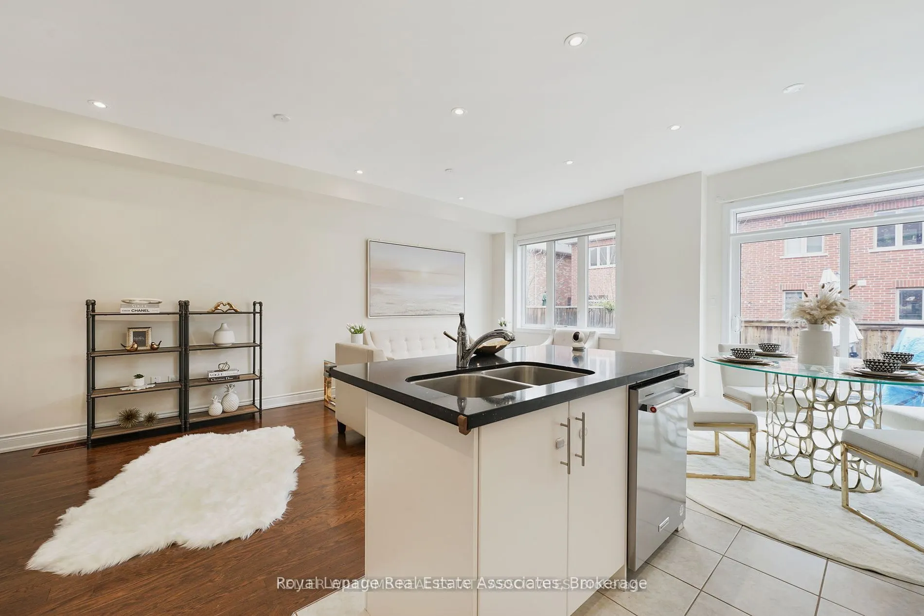 41 Mazarine Lane N