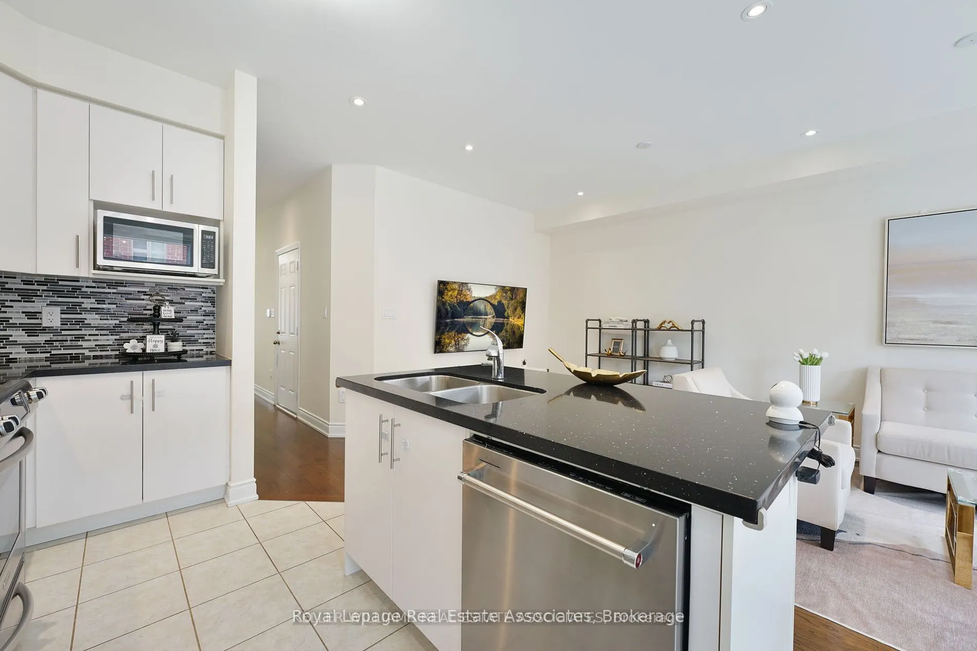 41 Mazarine Lane N