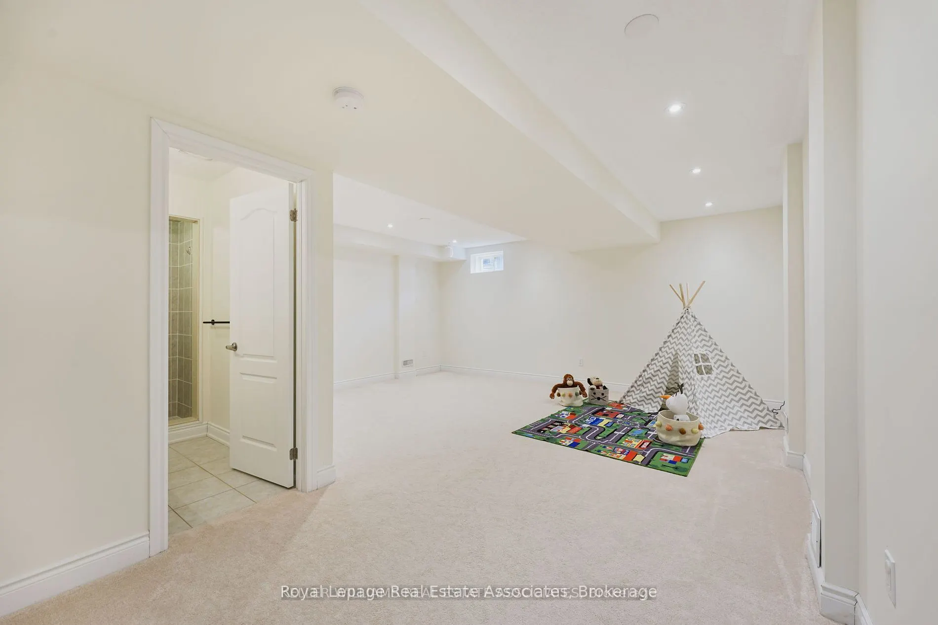 41 Mazarine Lane N