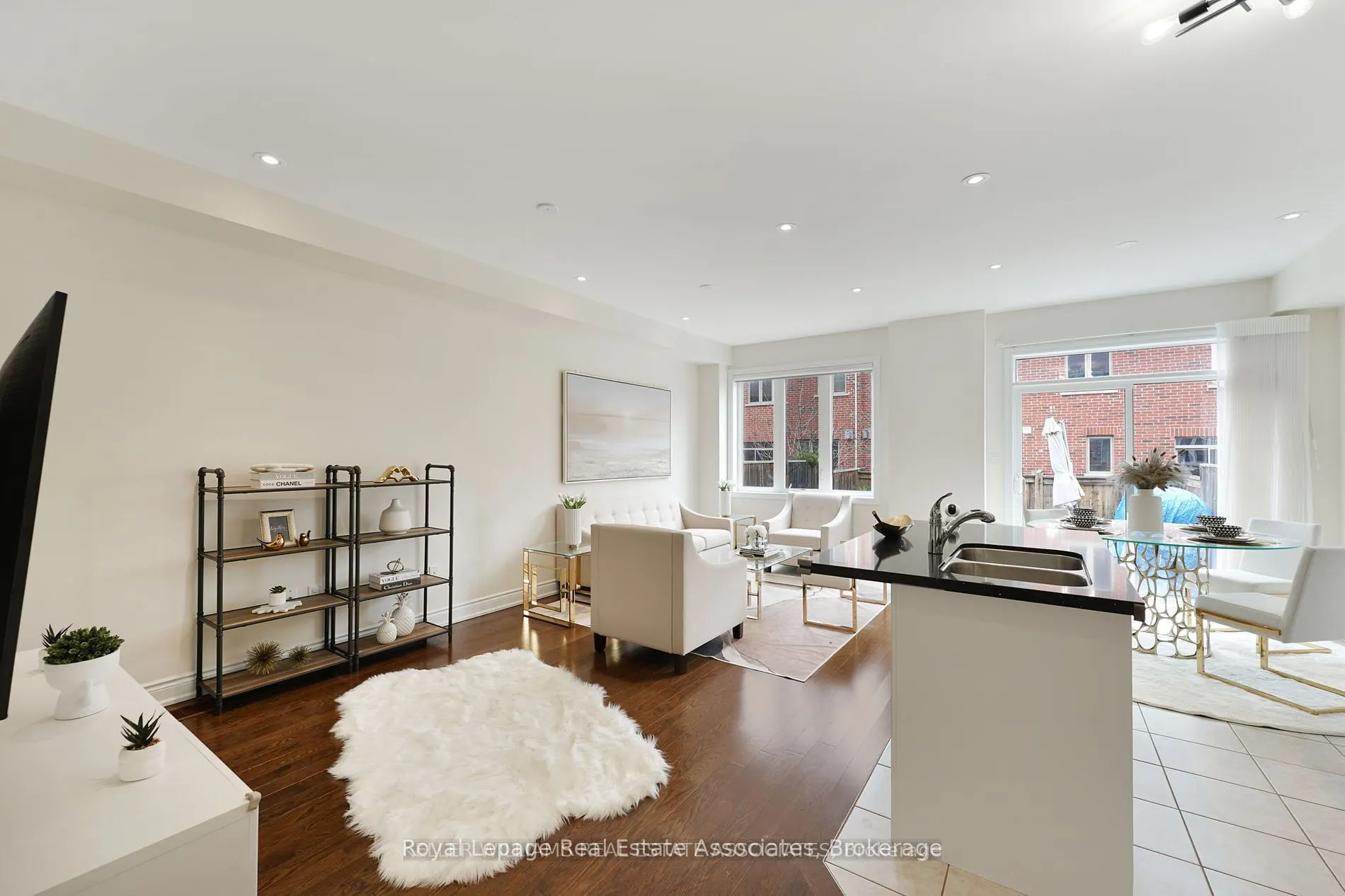 41 Mazarine Lane N