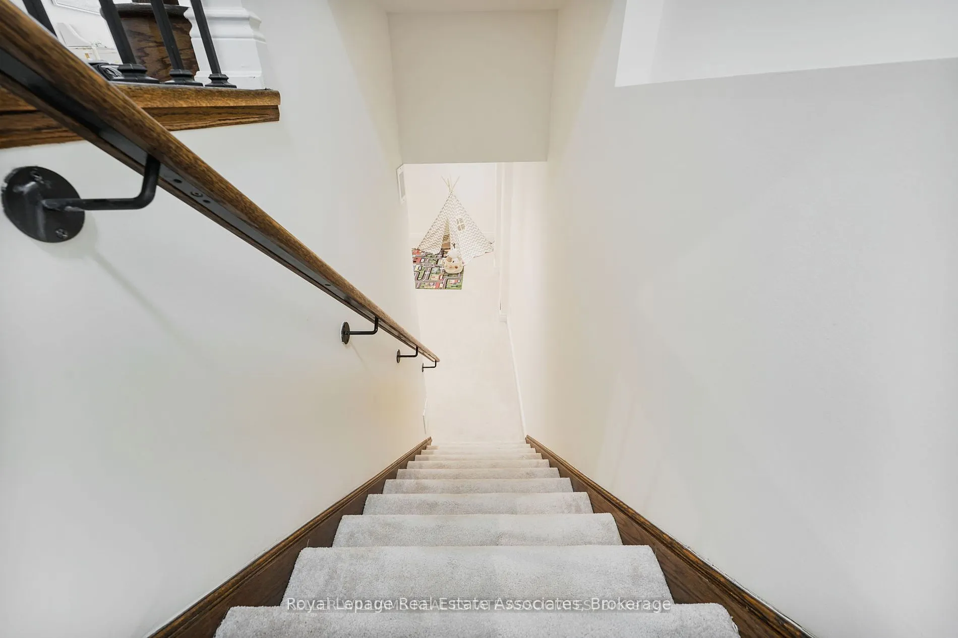 41 Mazarine Lane N