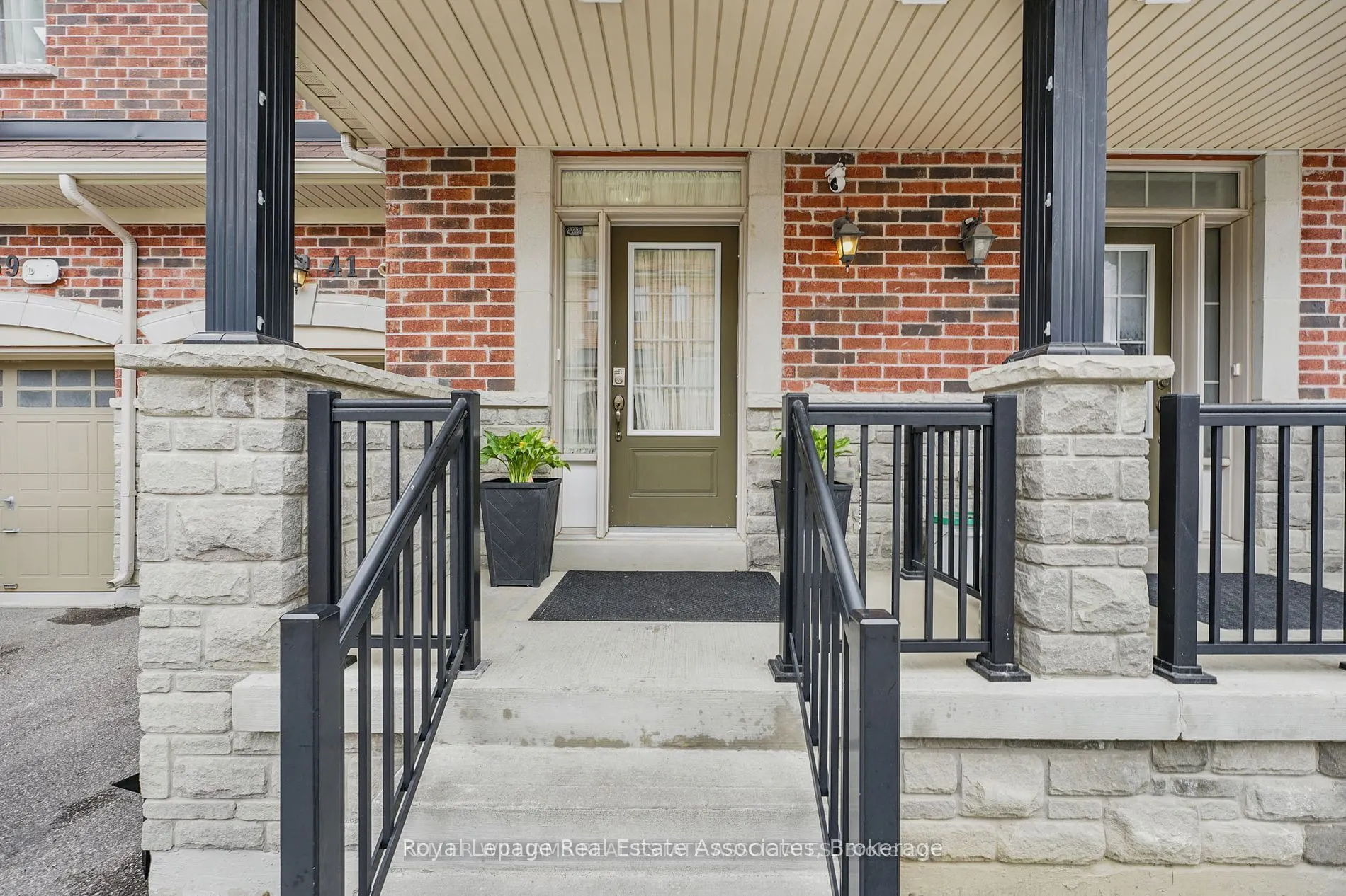 41 Mazarine Lane N