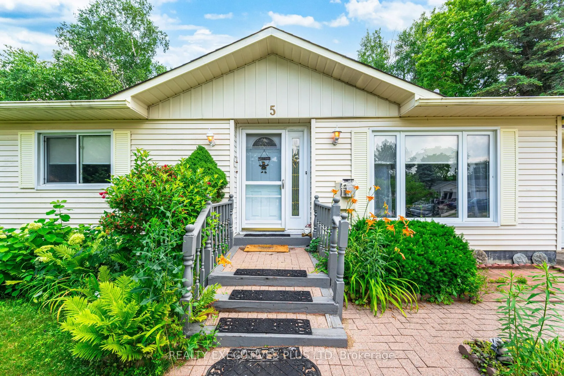 5 Pineview Court