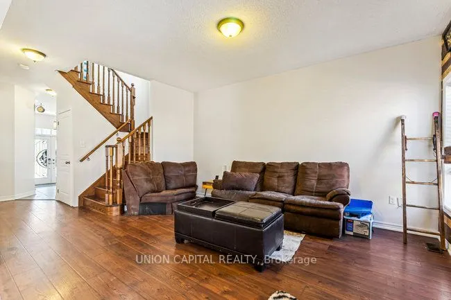 10 Bud Leggett Crescent