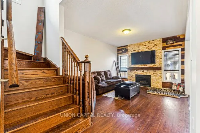 10 Bud Leggett Crescent