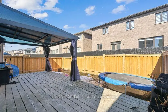 10 Bud Leggett Crescent