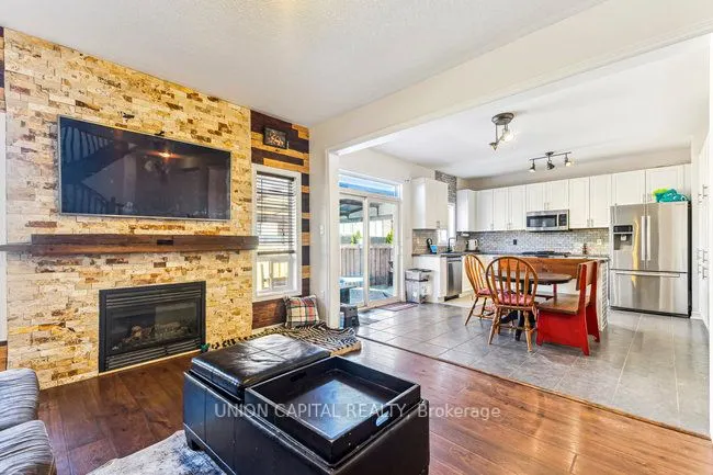 10 Bud Leggett Crescent