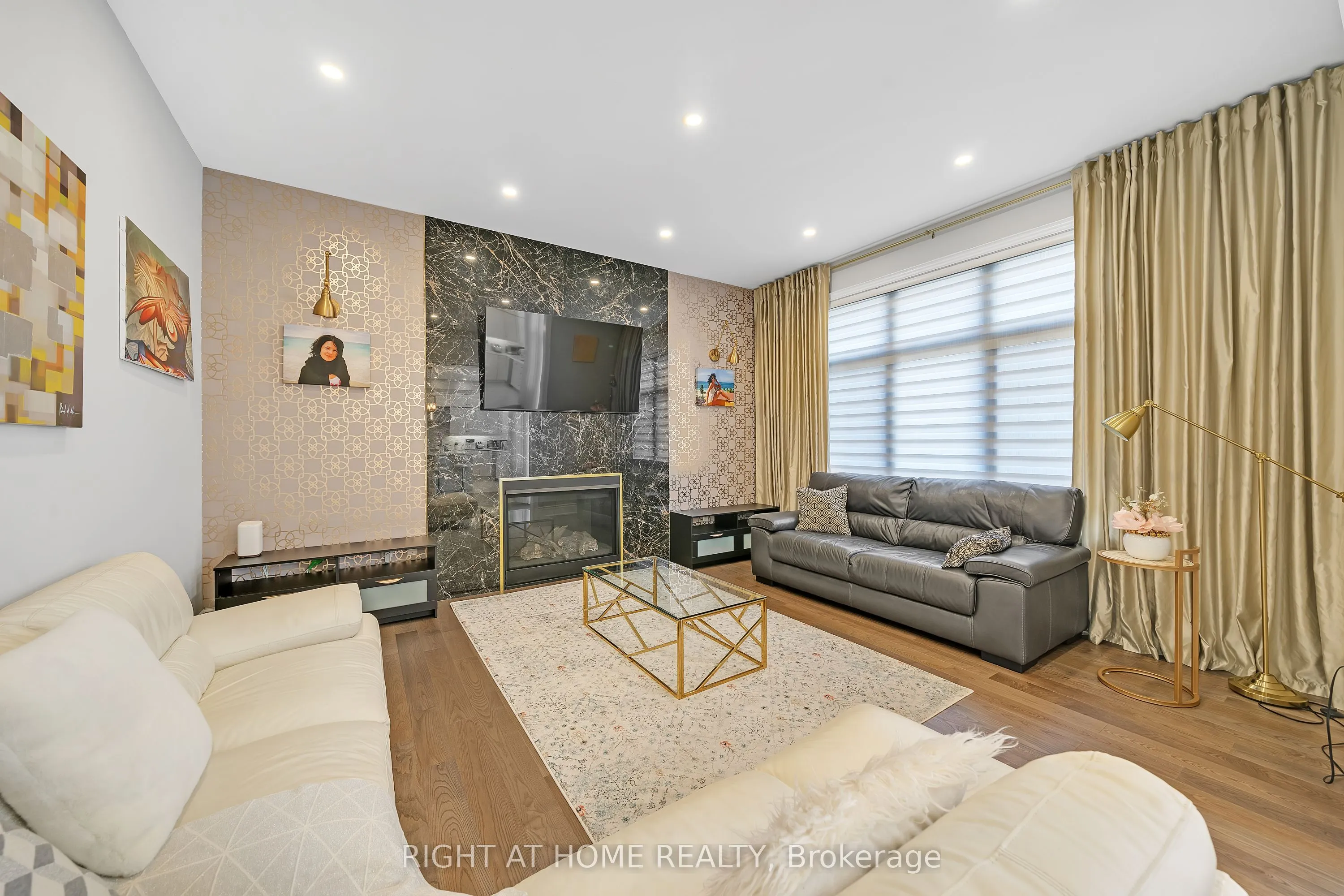 45 Cairns Gate