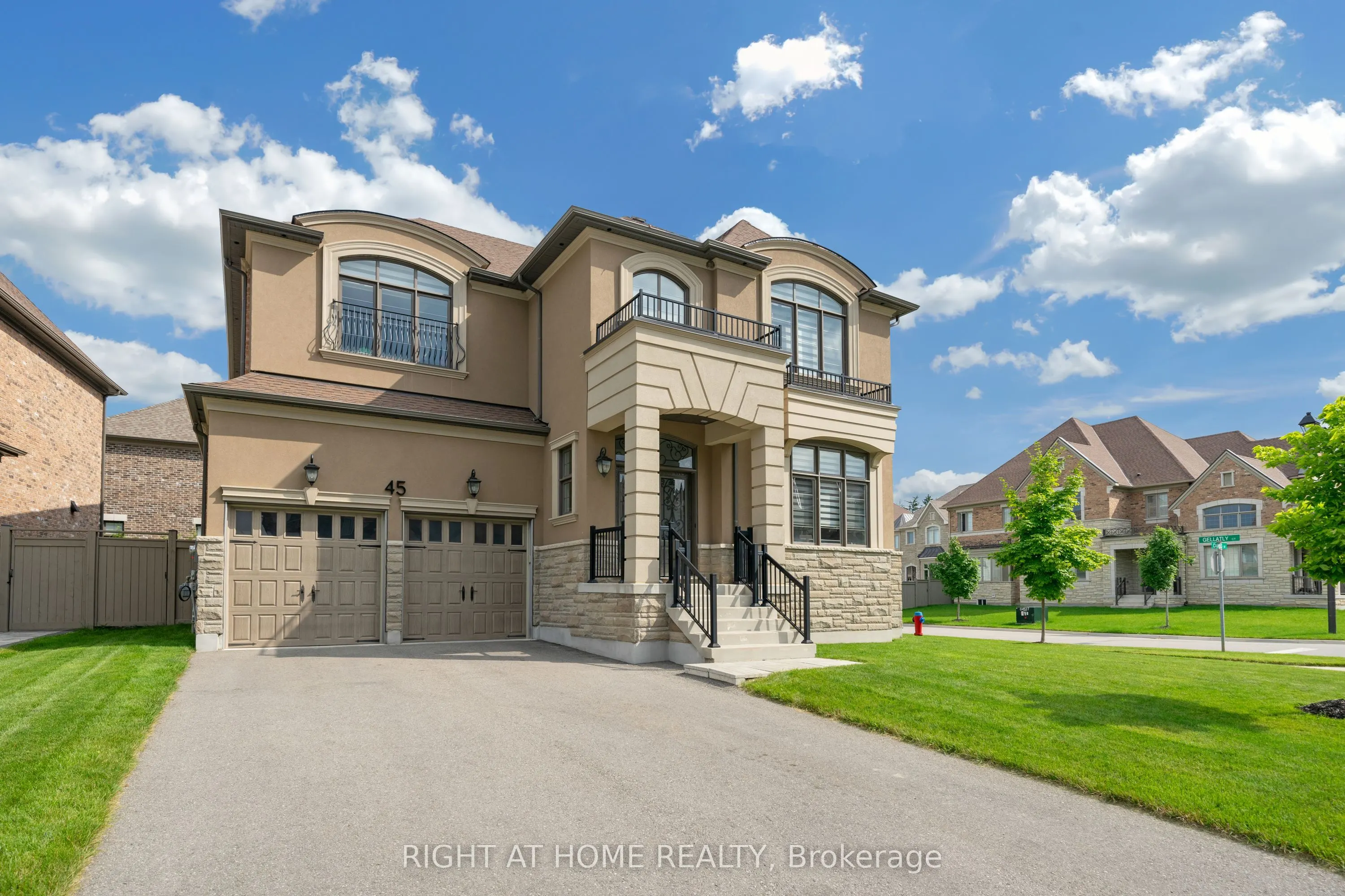 45 Cairns Gate