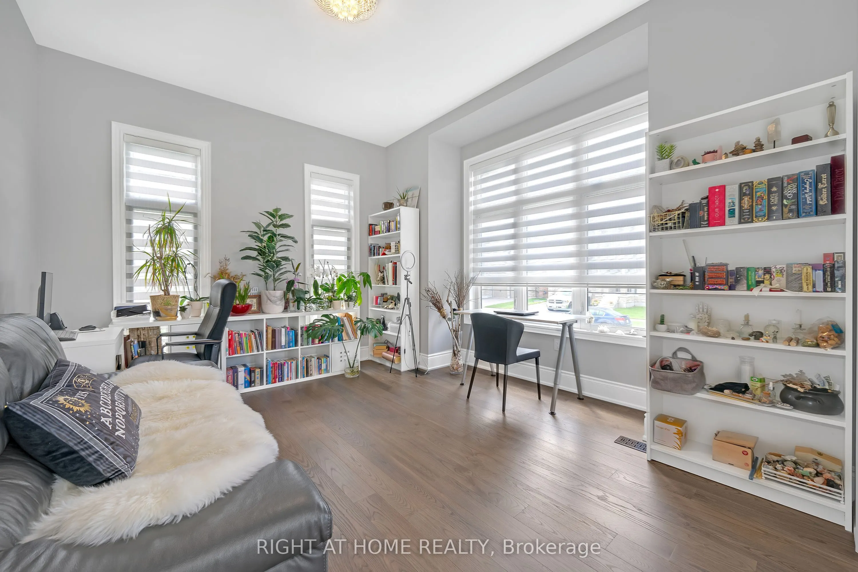 45 Cairns Gate