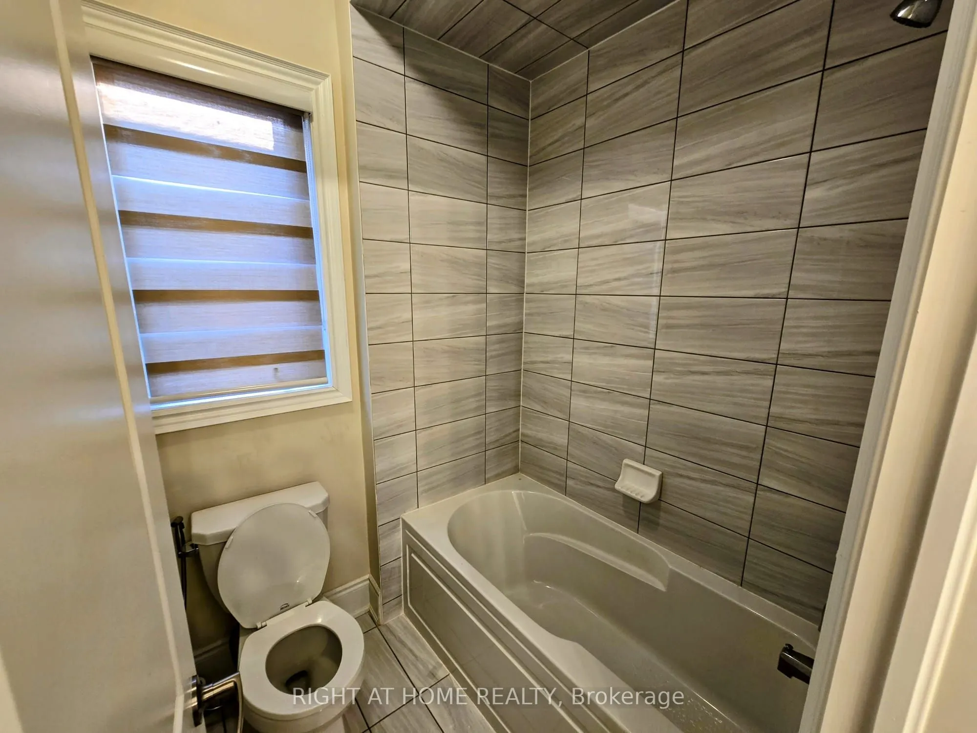 326 Boundary Boulevard, #Main Level