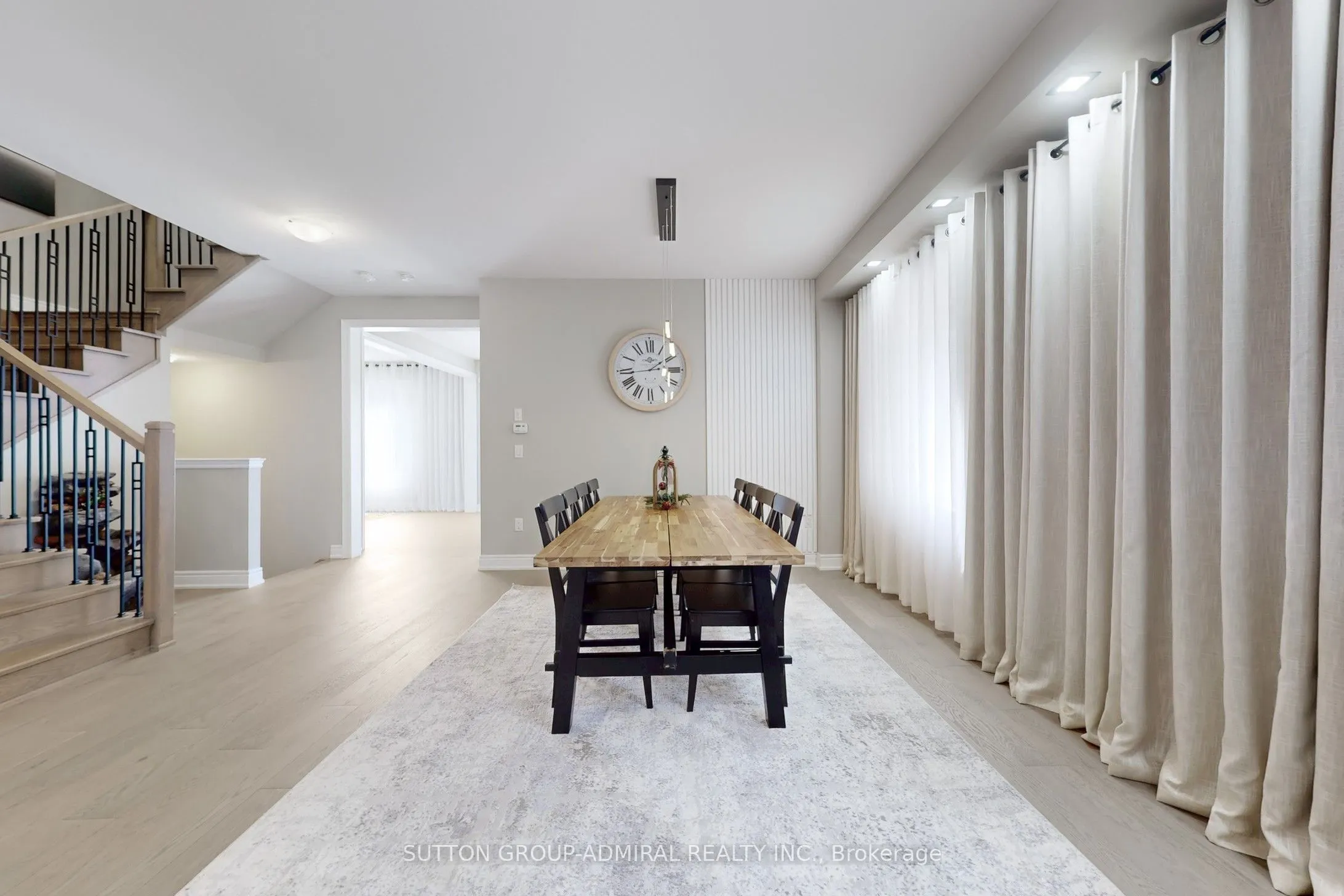 99 Kingknoll Crescent