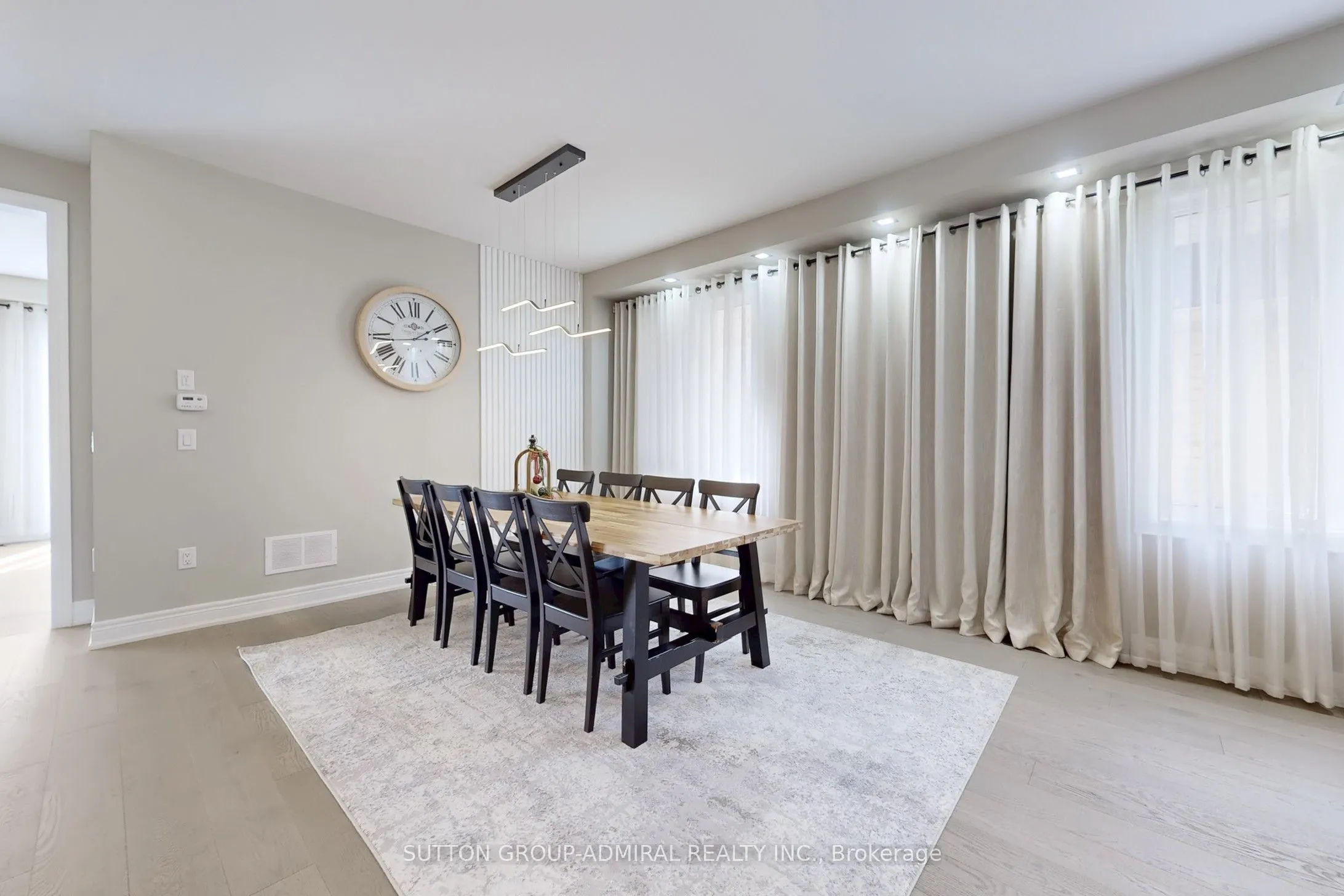 99 Kingknoll Crescent