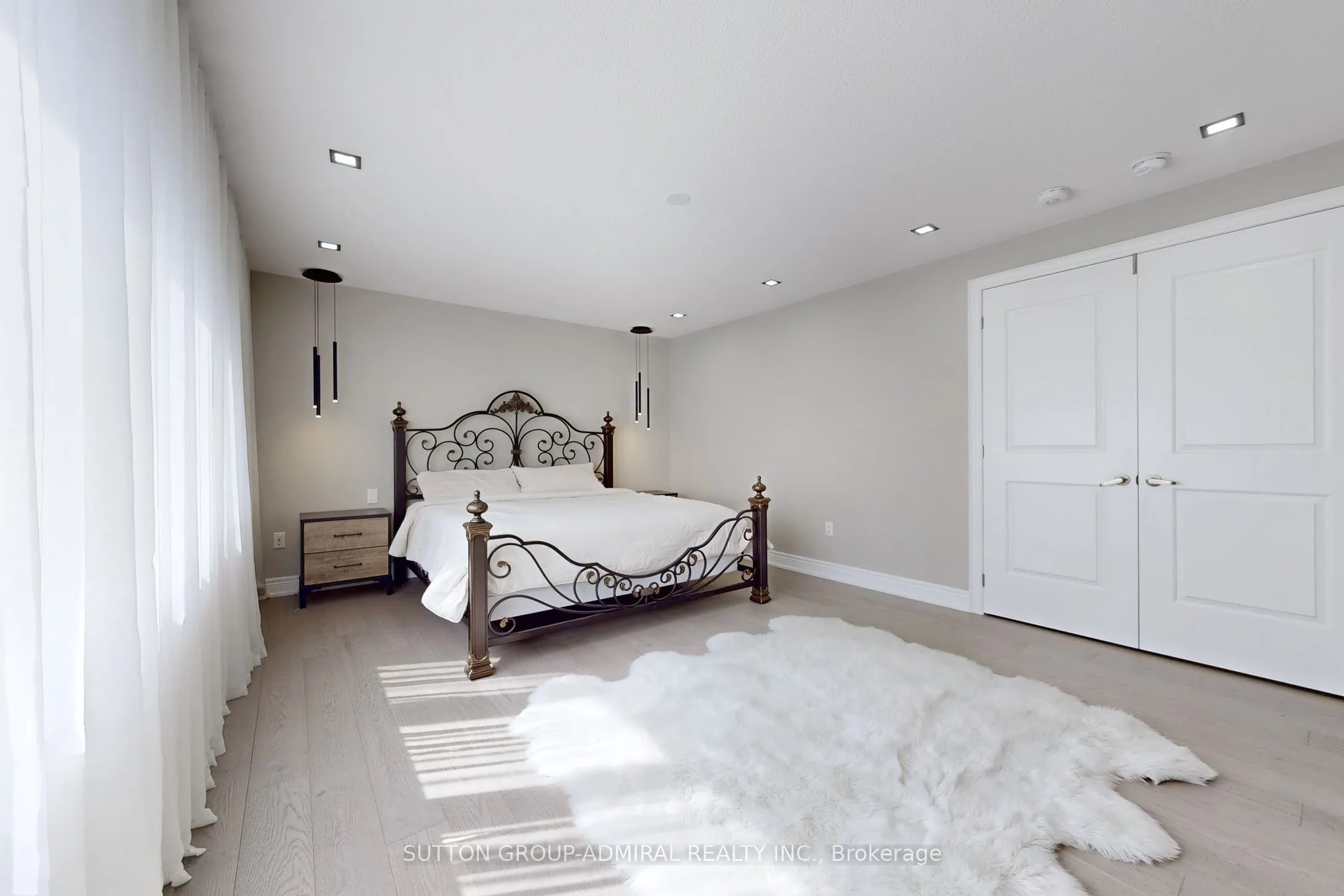 99 Kingknoll Crescent