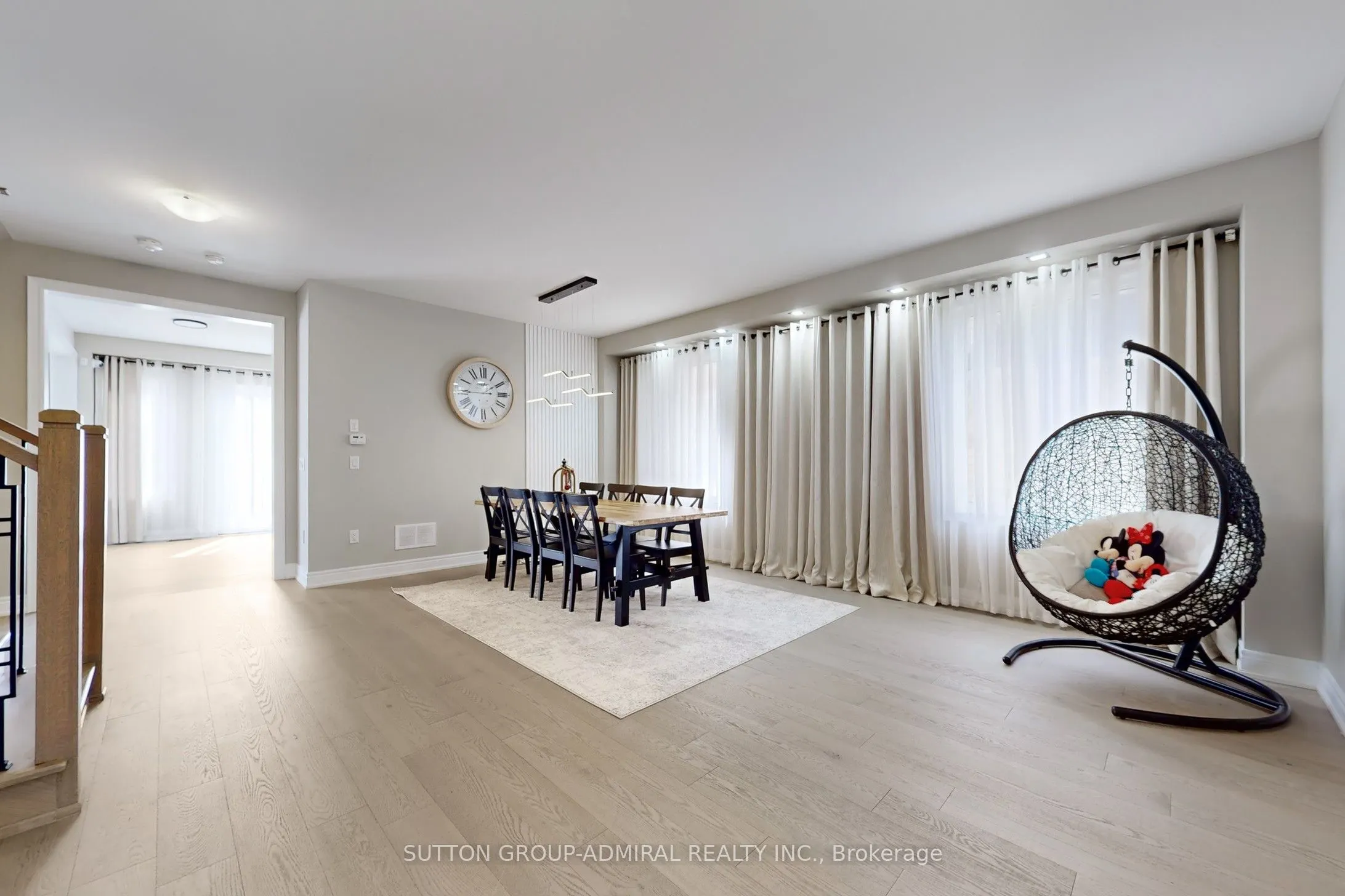 99 Kingknoll Crescent