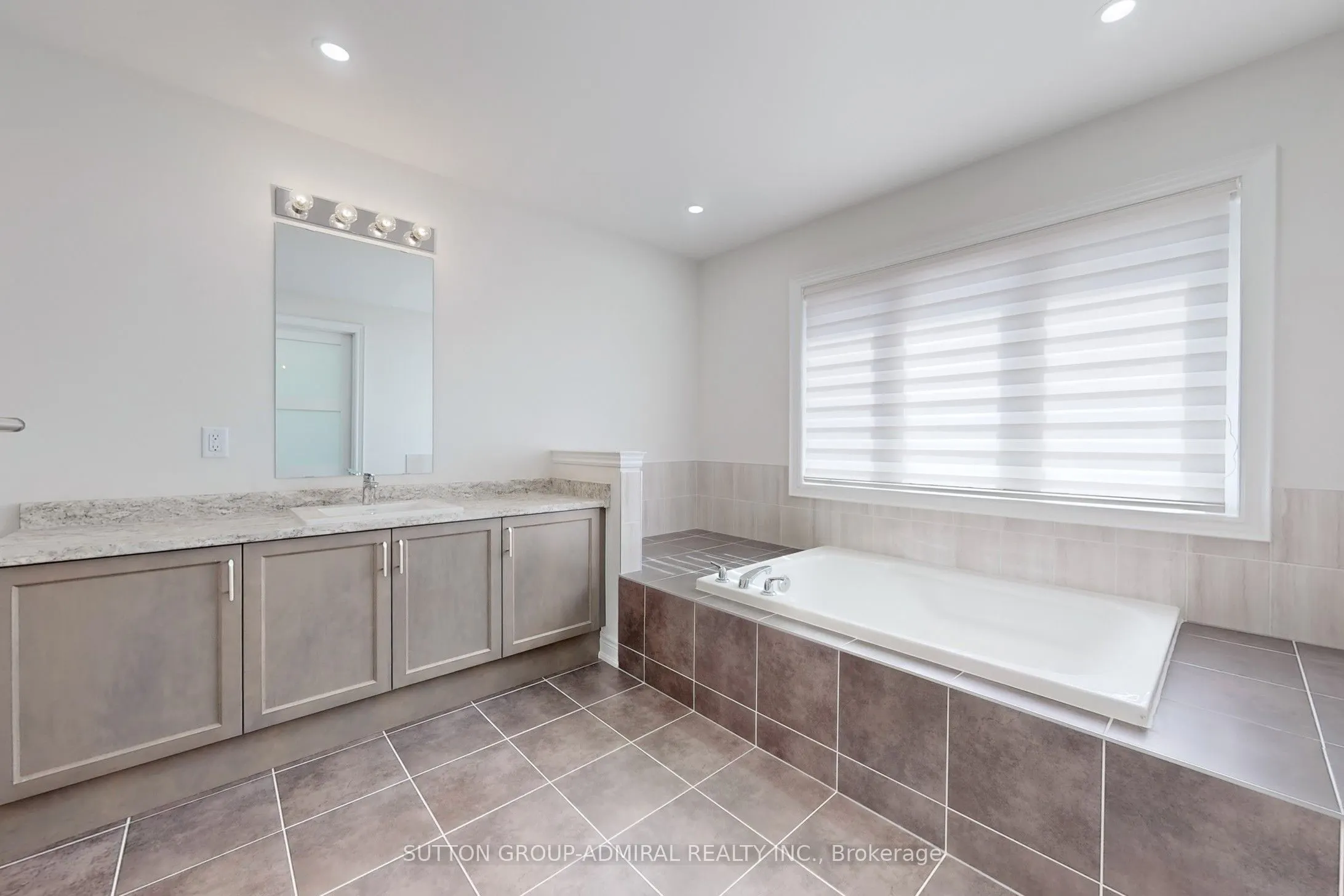 99 Kingknoll Crescent