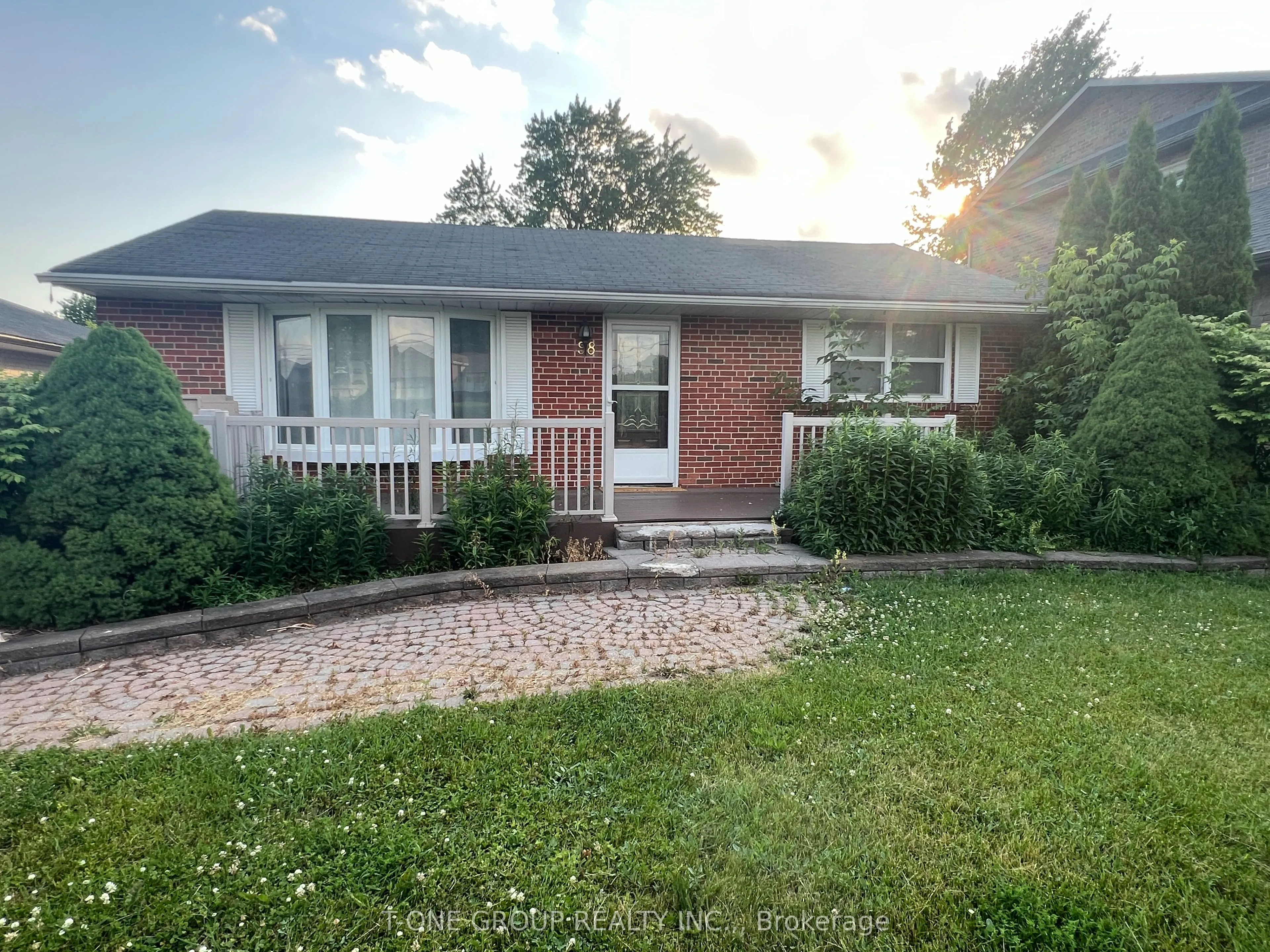 98 Thornton Avenue