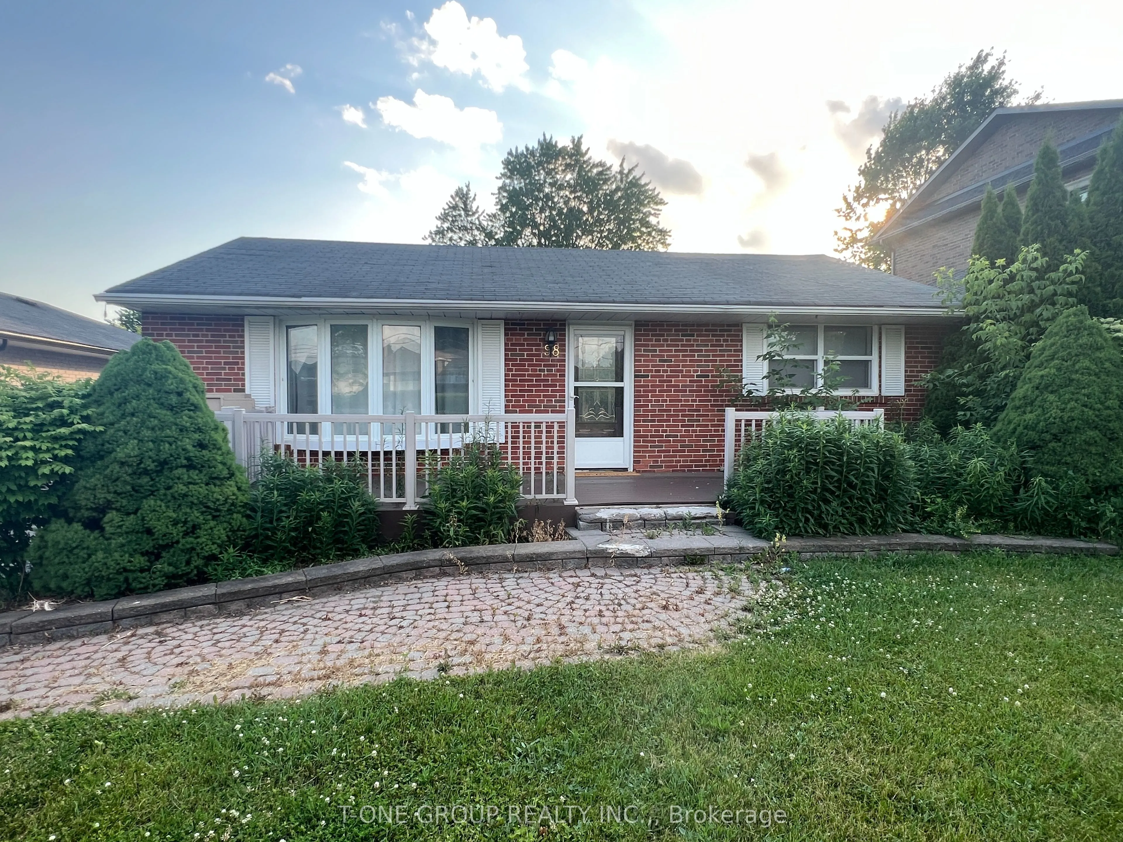 98 Thornton Avenue