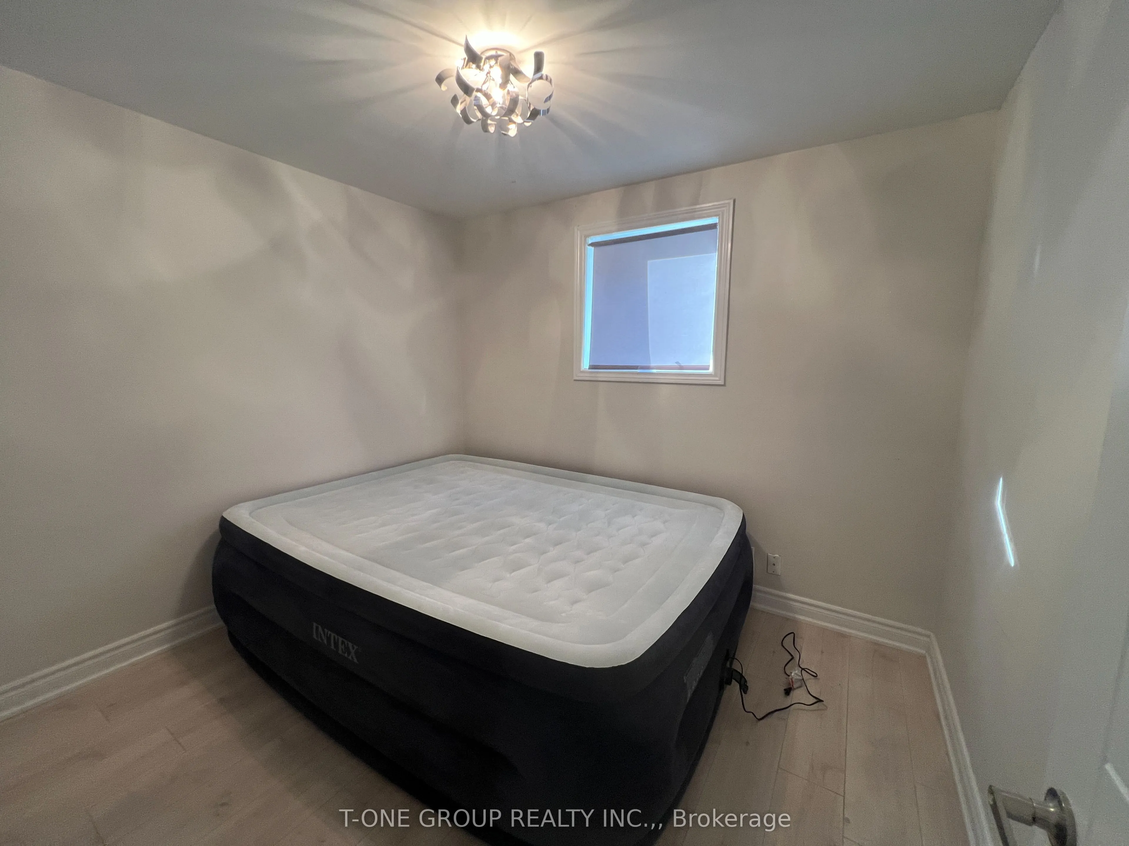 98 Thornton Avenue