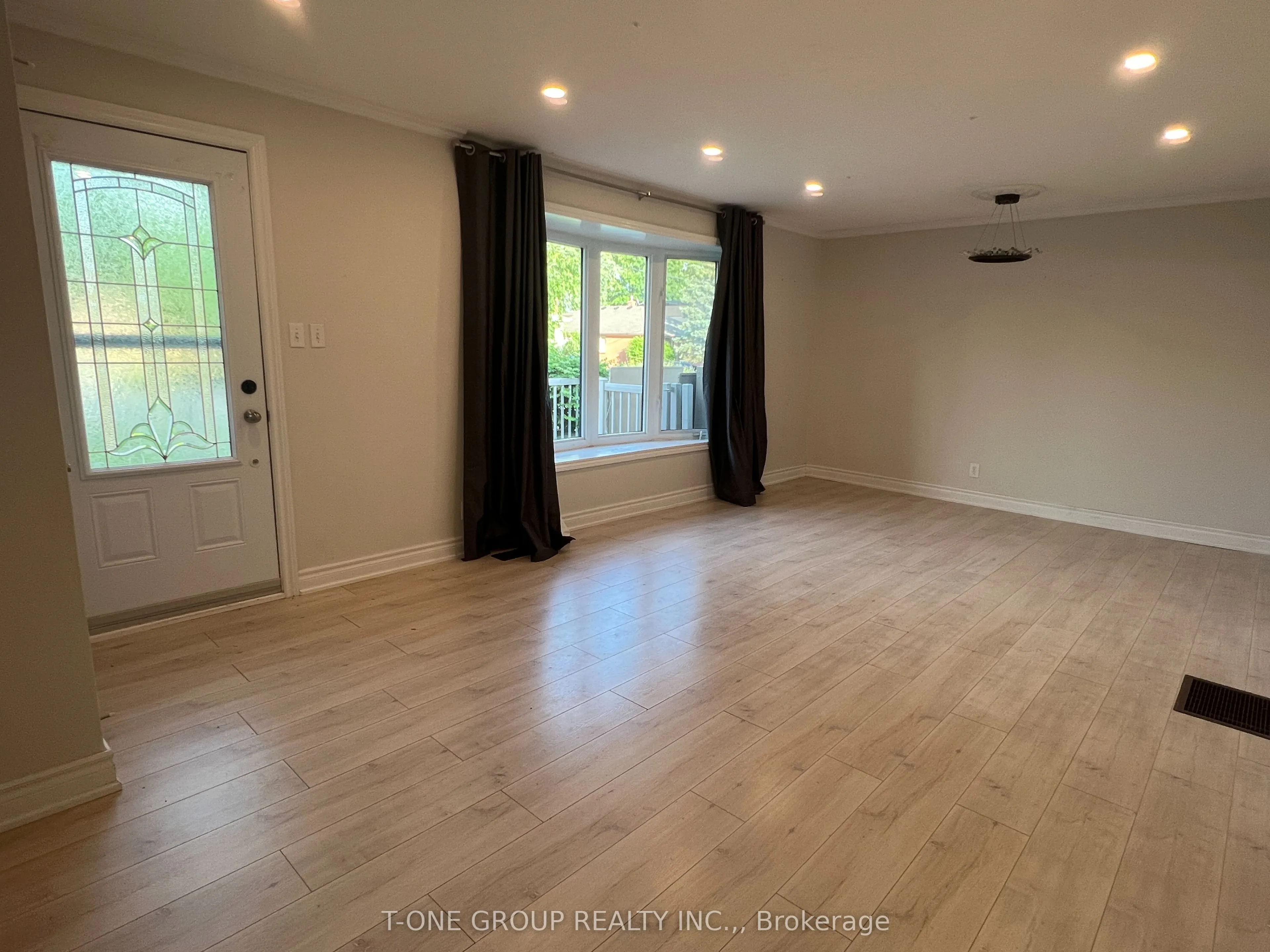 98 Thornton Avenue