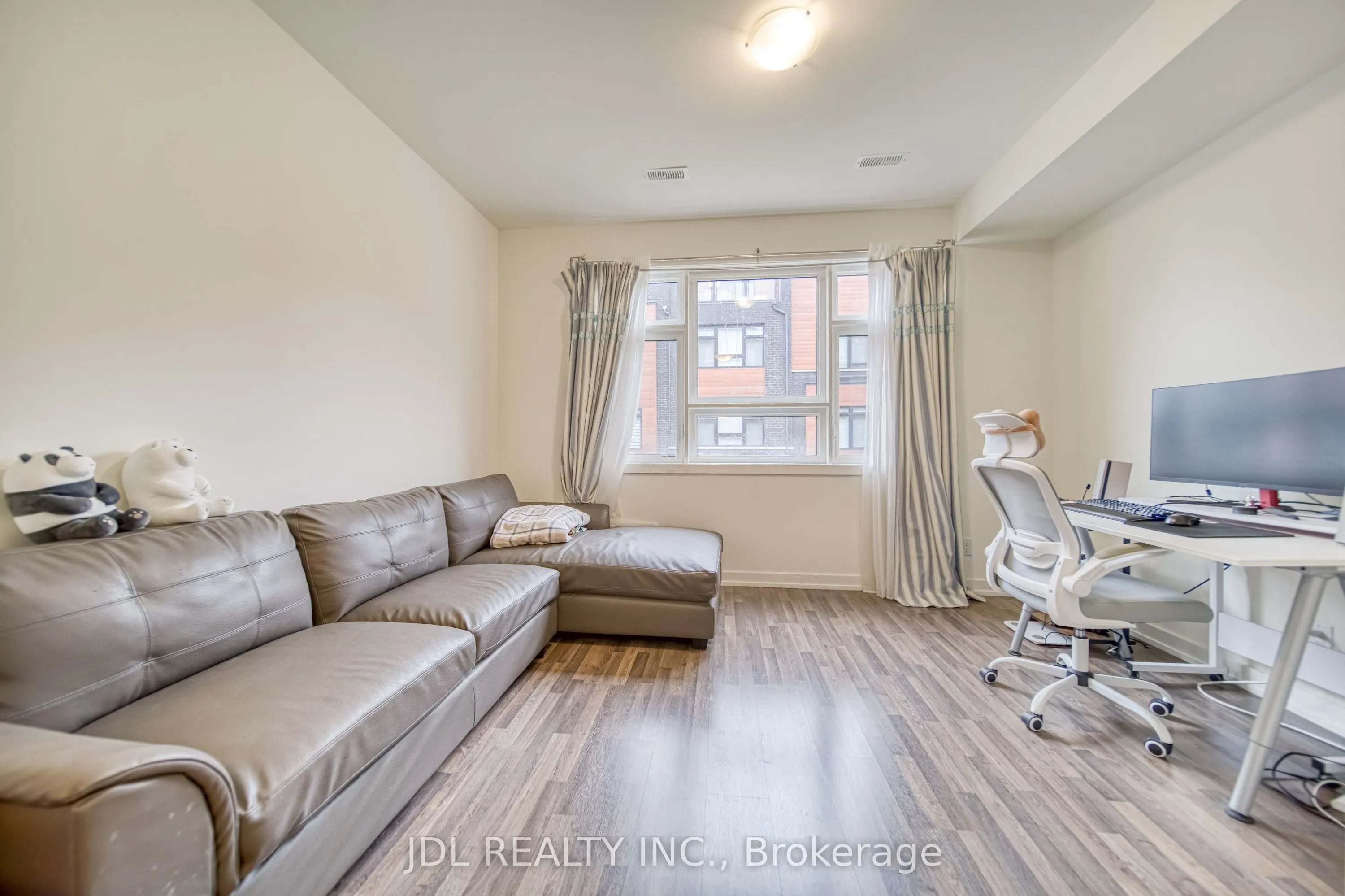370 D Red Maple Road, #118