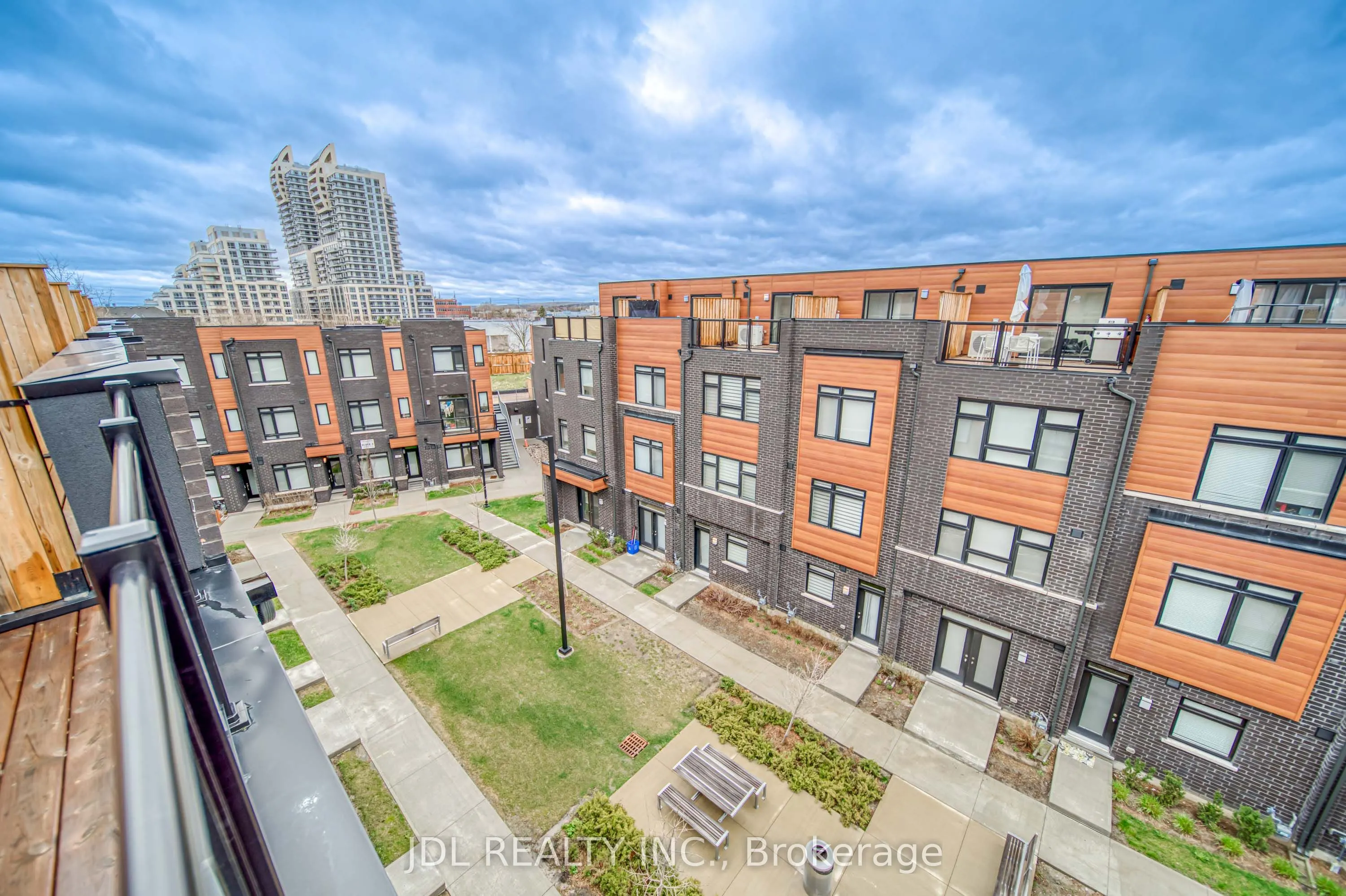 370 D Red Maple Road, #118