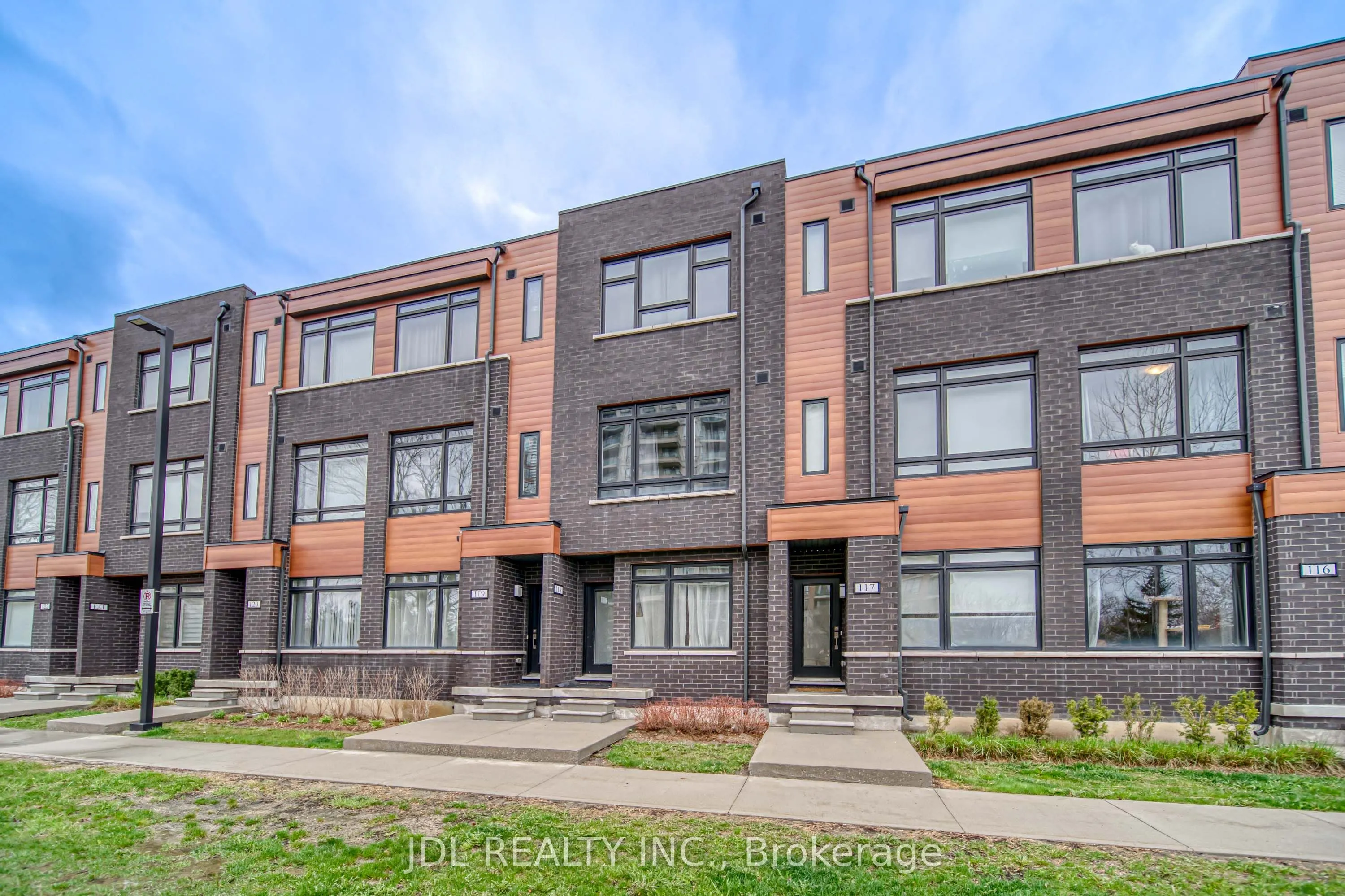 370 D Red Maple Road, #118