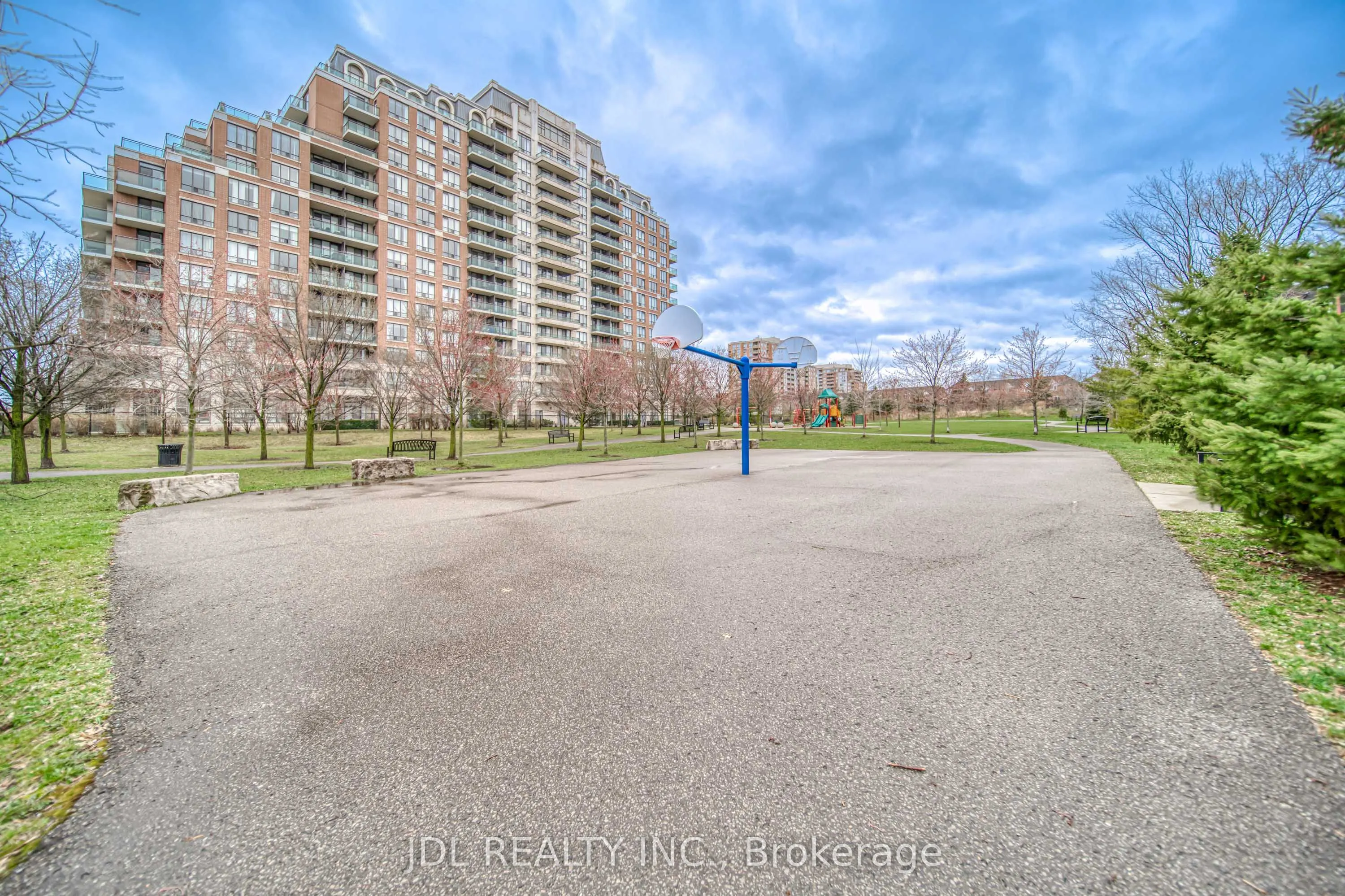 370 D Red Maple Road, #118