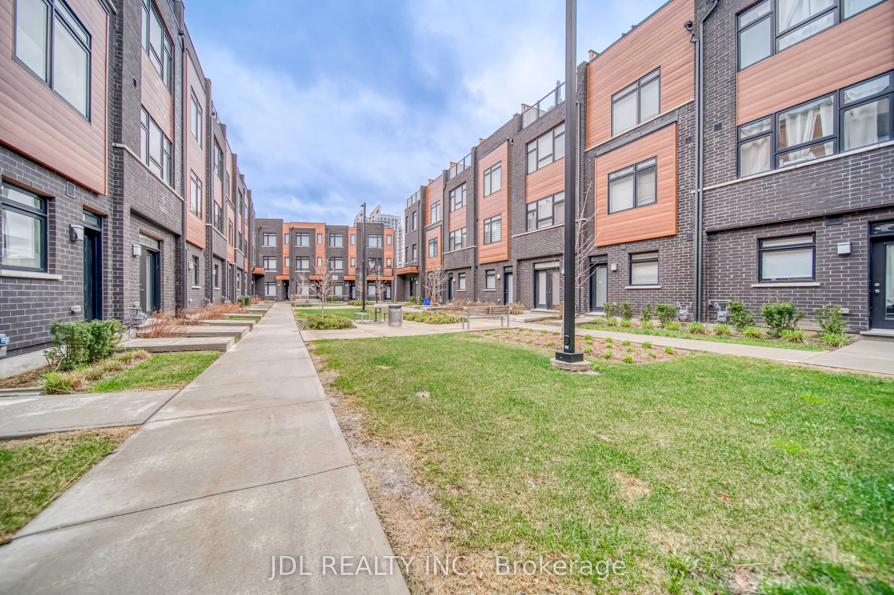 370 D Red Maple Road, #118