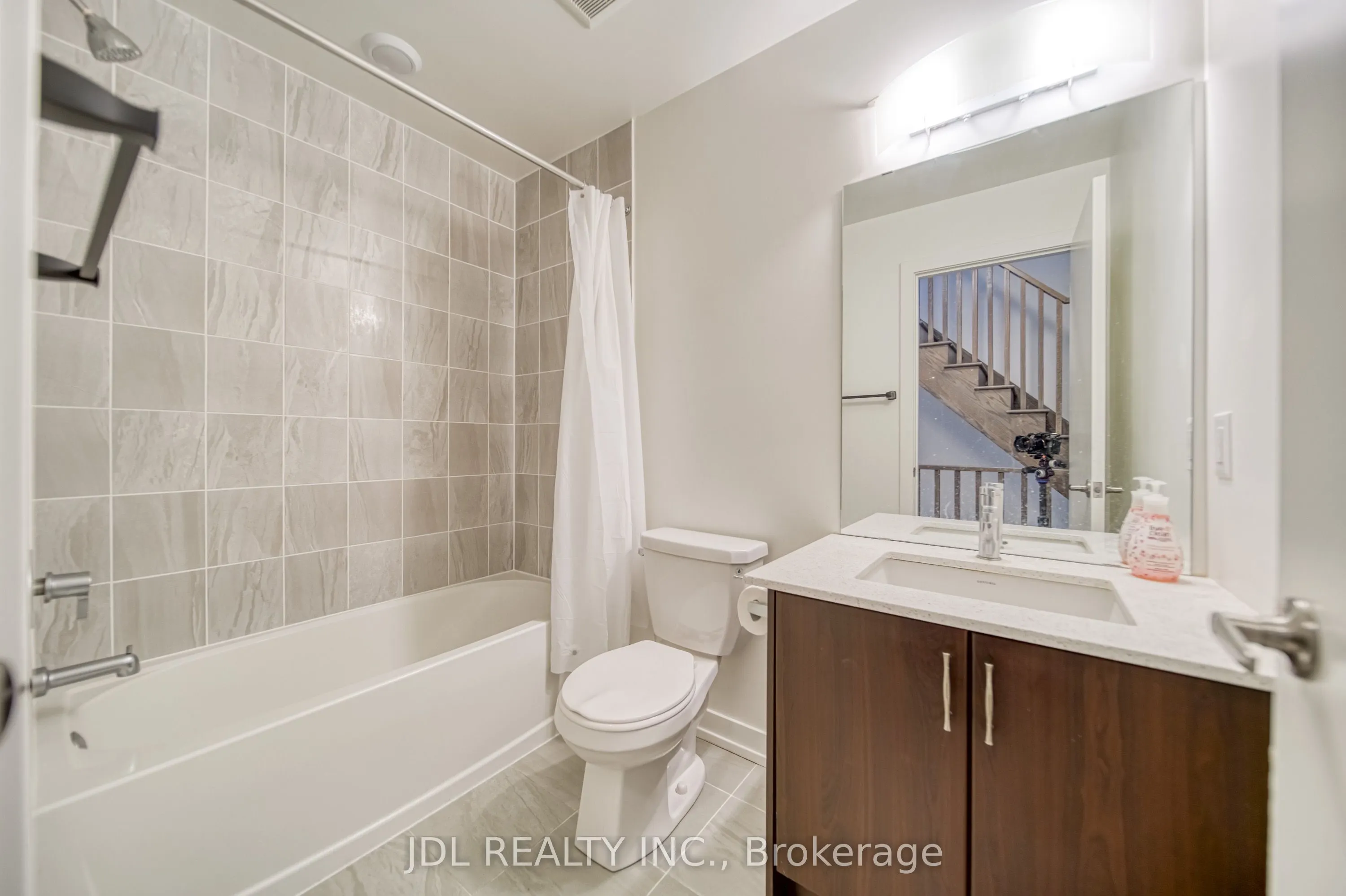 370 D Red Maple Road, #118