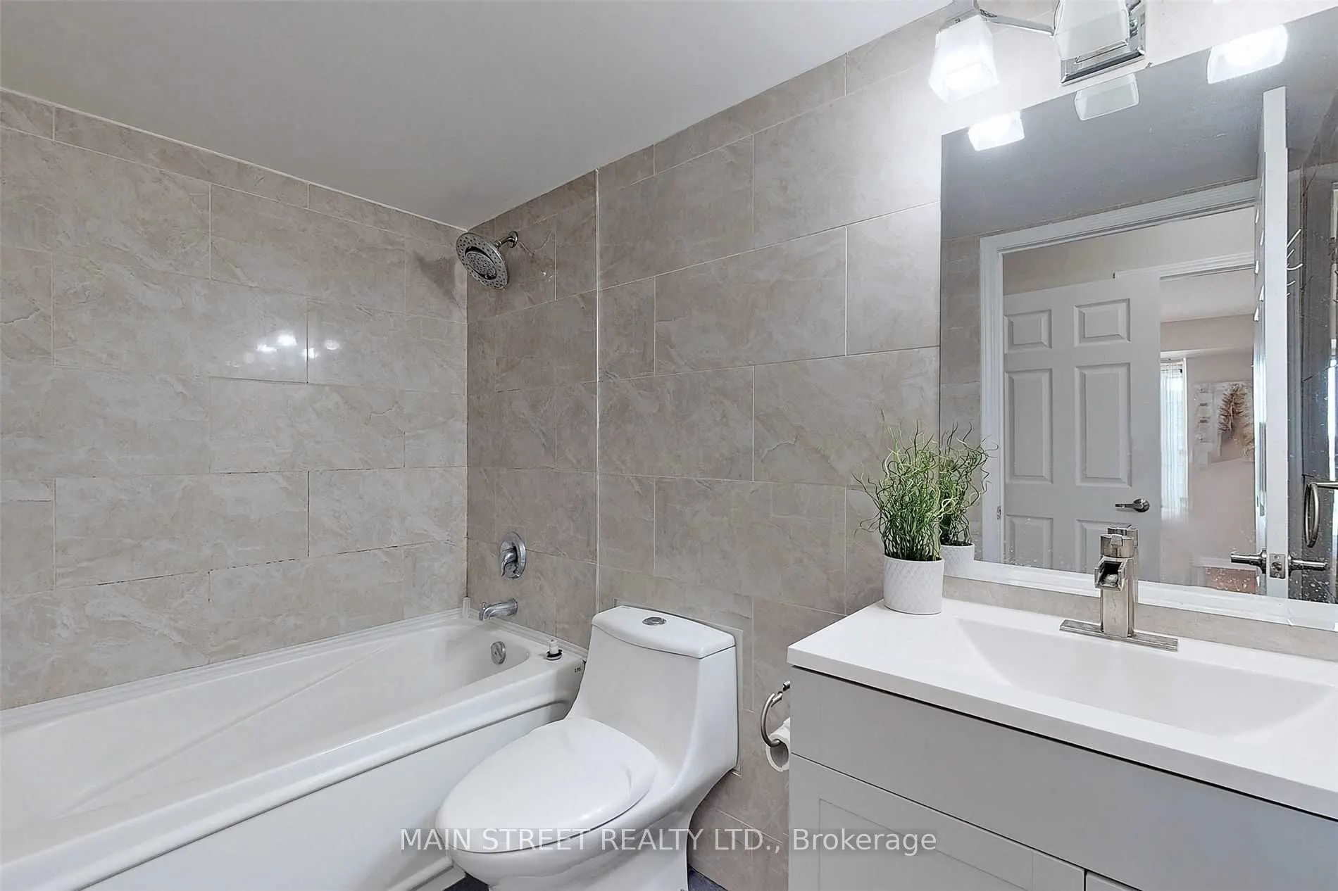 23 Oneida Crescent, #712