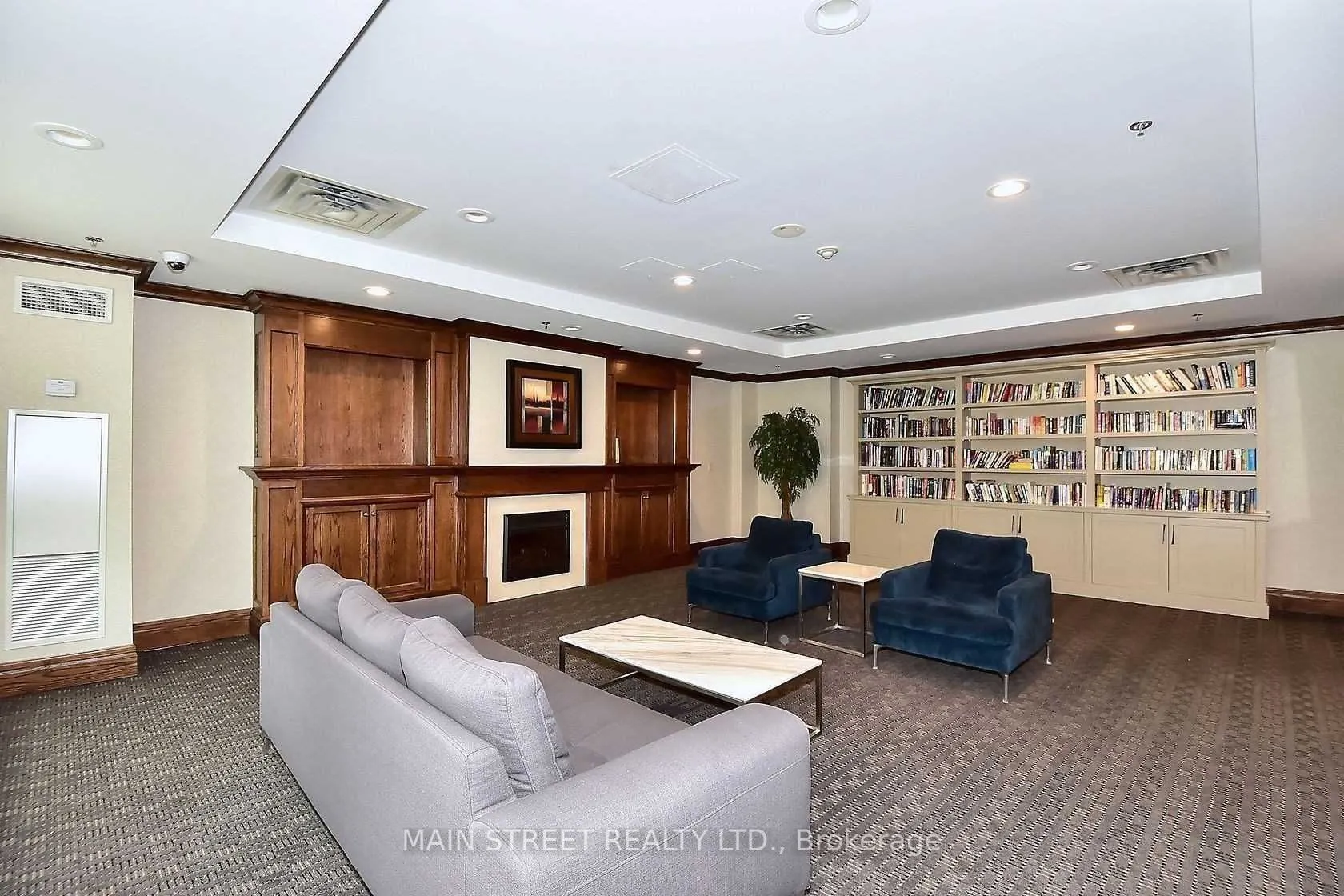 23 Oneida Crescent, #712