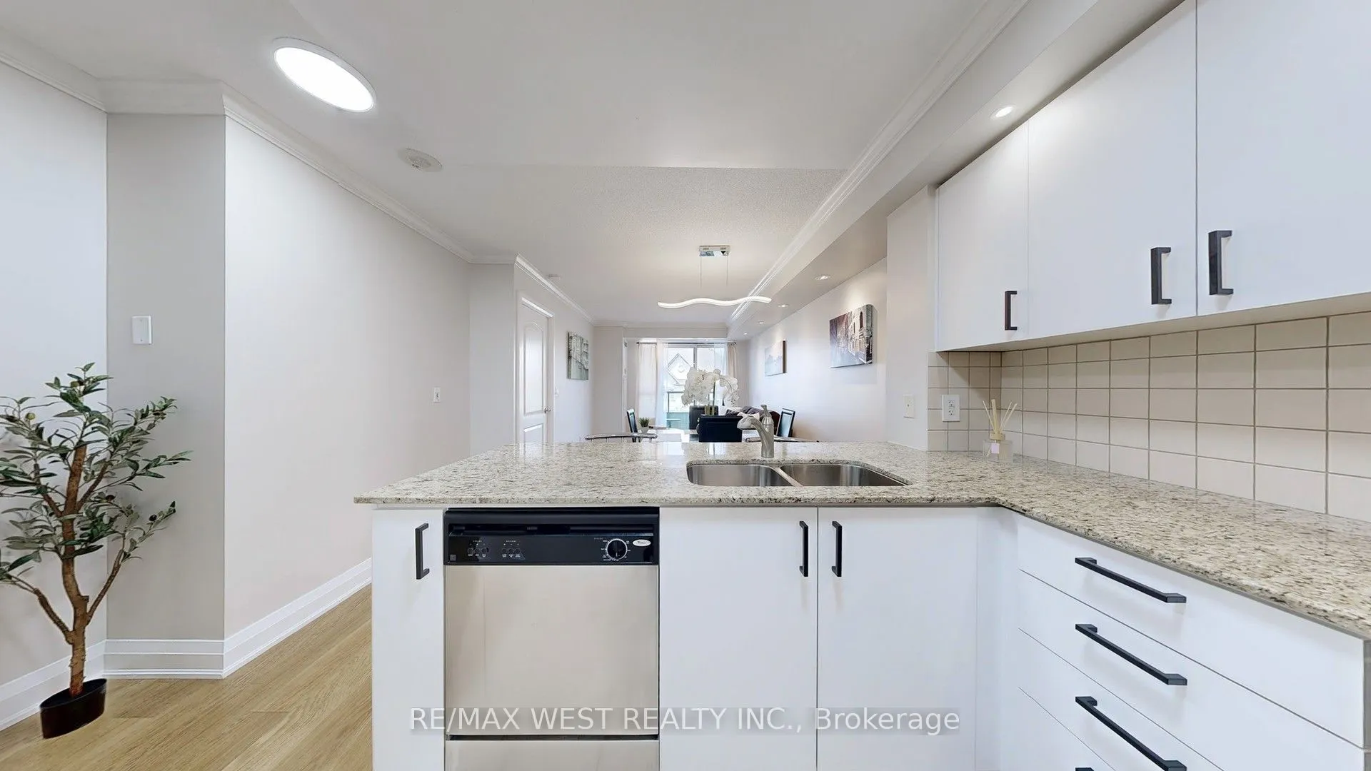 30 North Park Road, #302