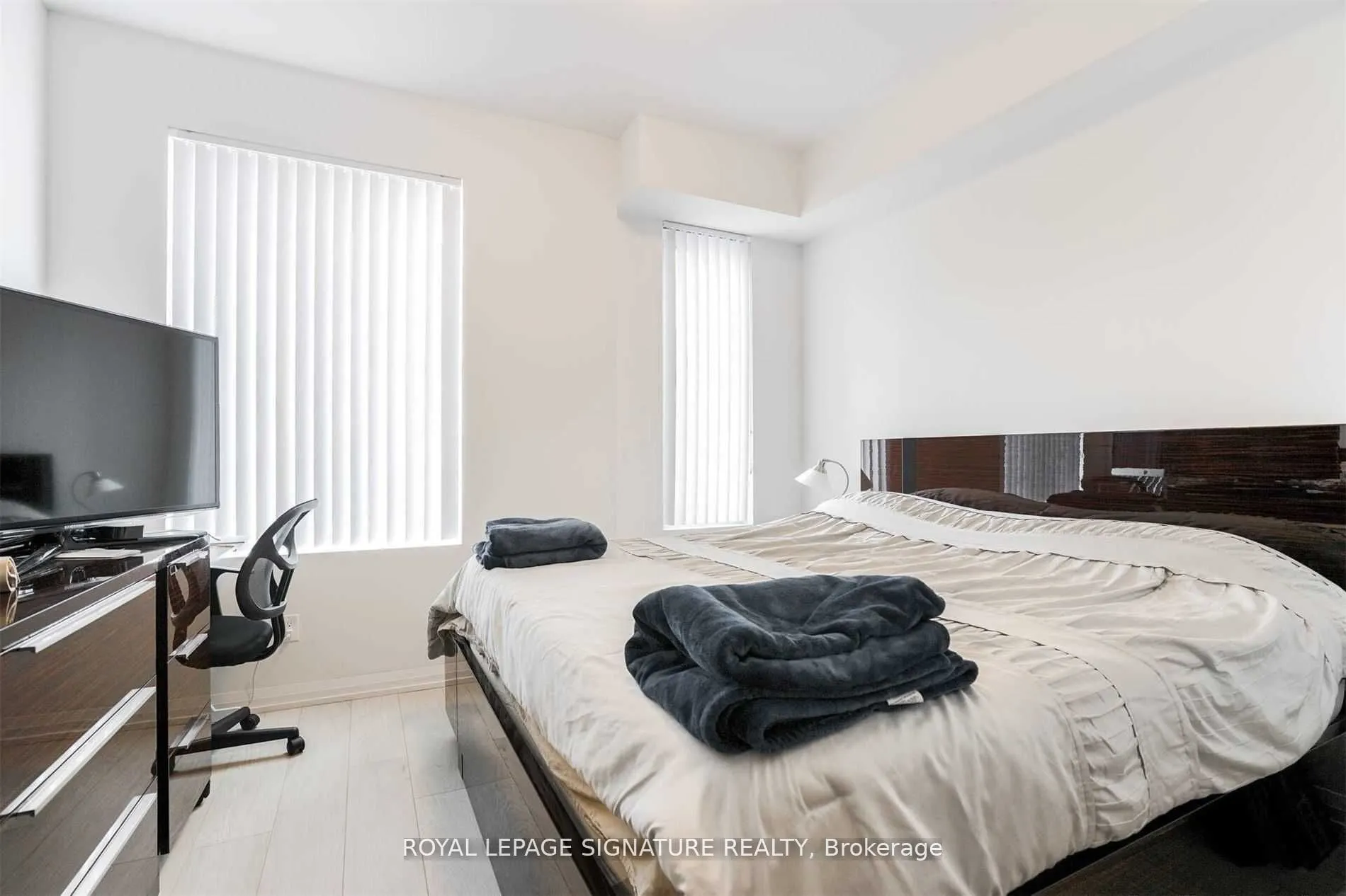1010 Portage Parkway, #Th12