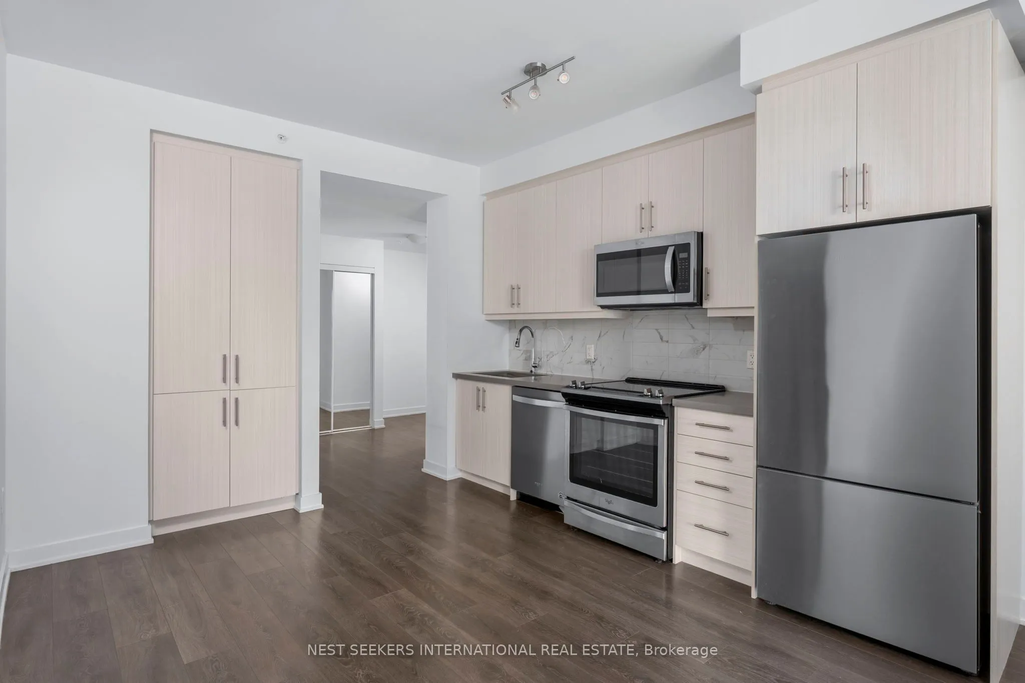 85 Oneida Crescent, #303