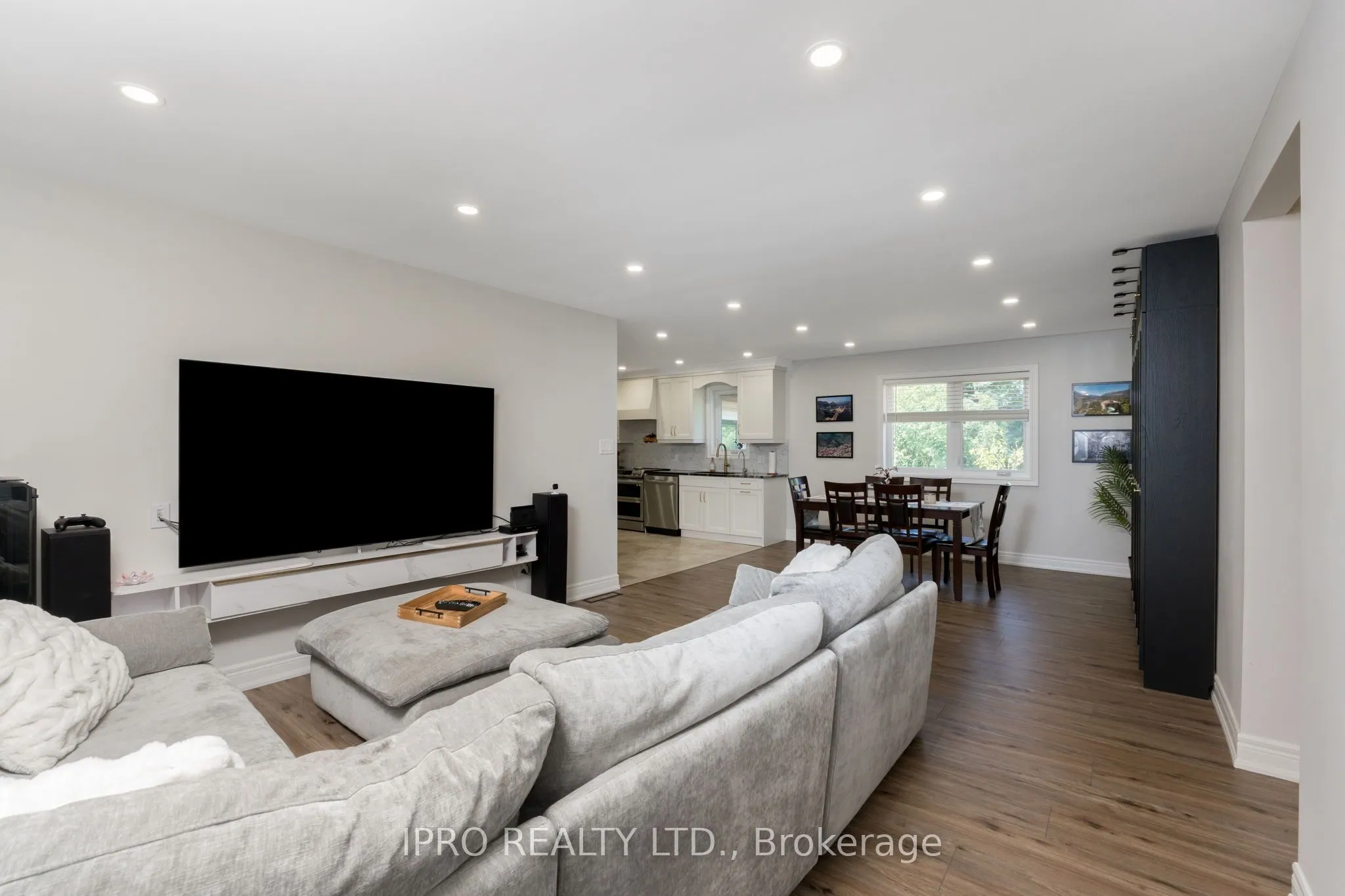 8 Cardwell Court