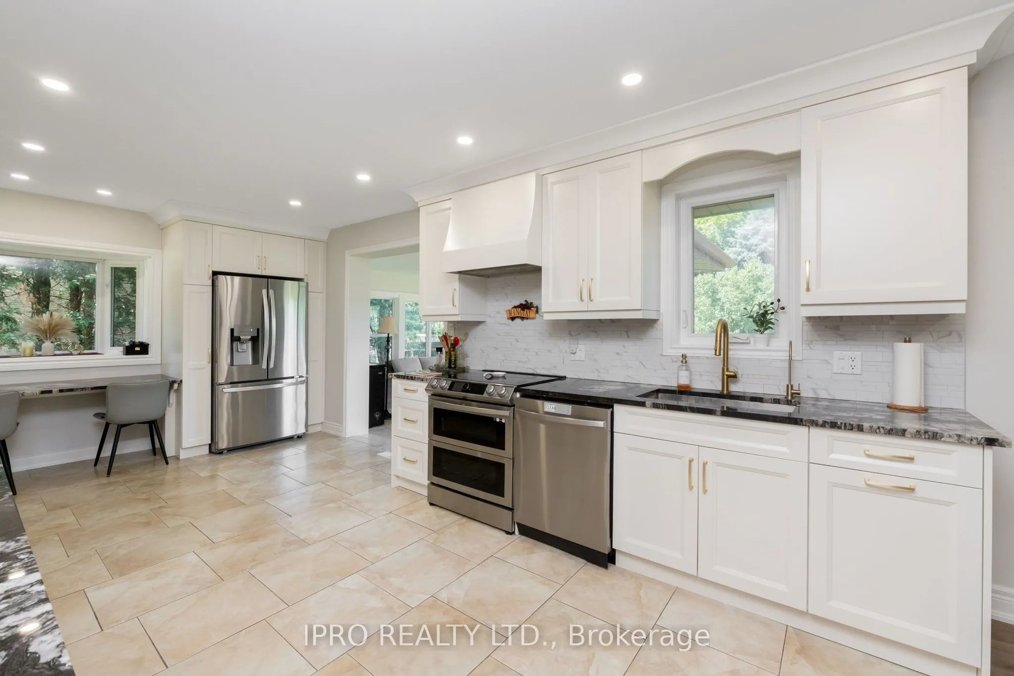 8 Cardwell Court