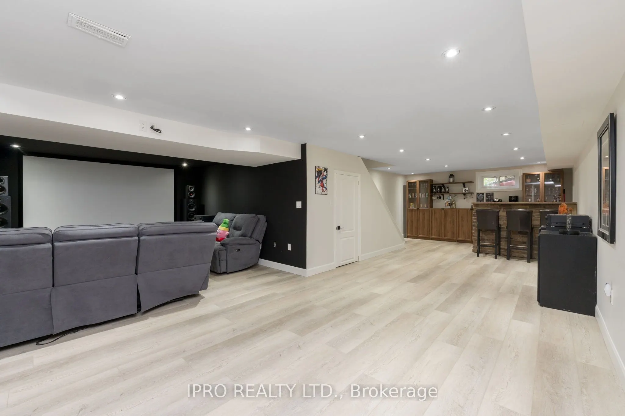 8 Cardwell Court