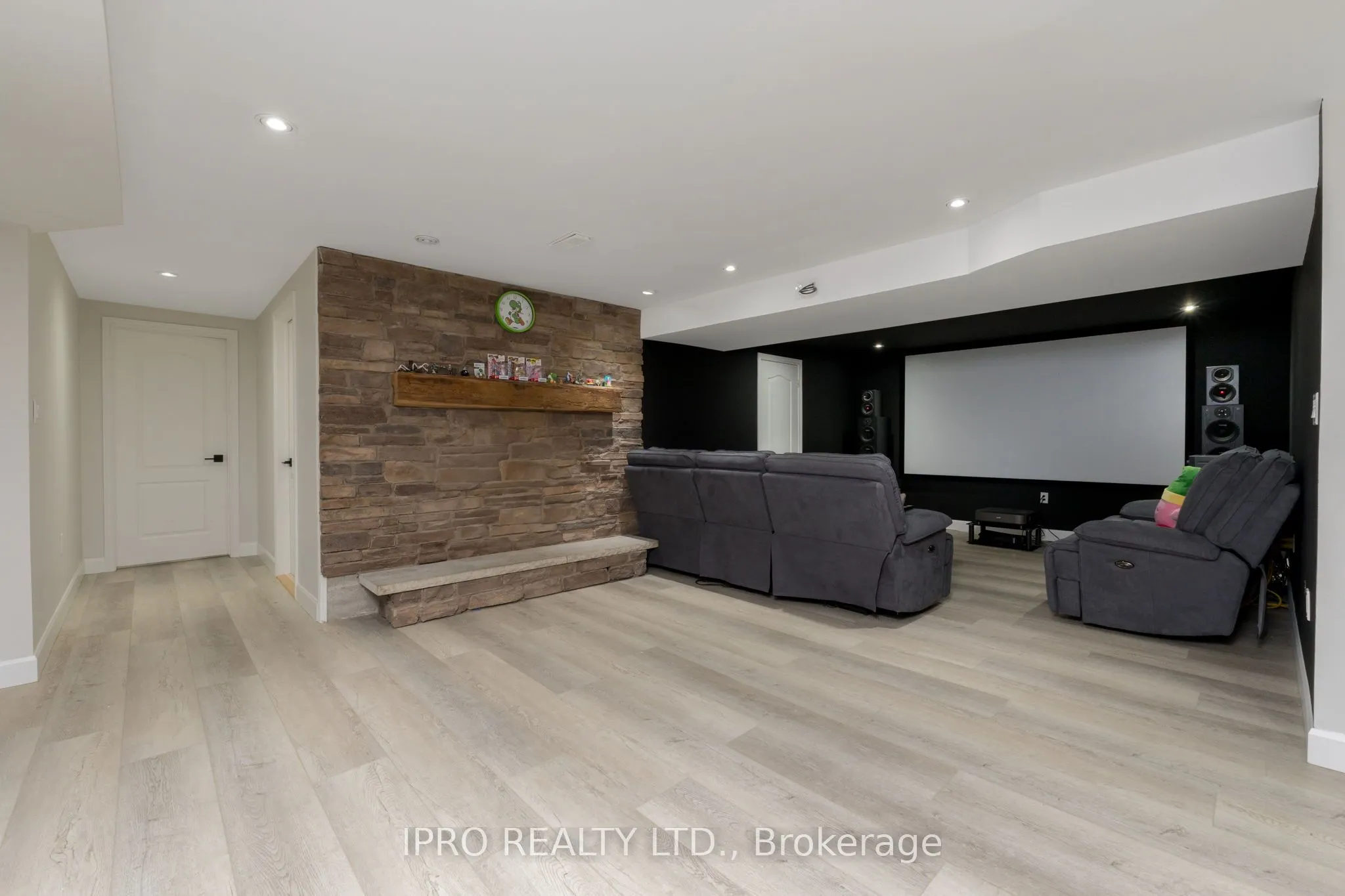 8 Cardwell Court