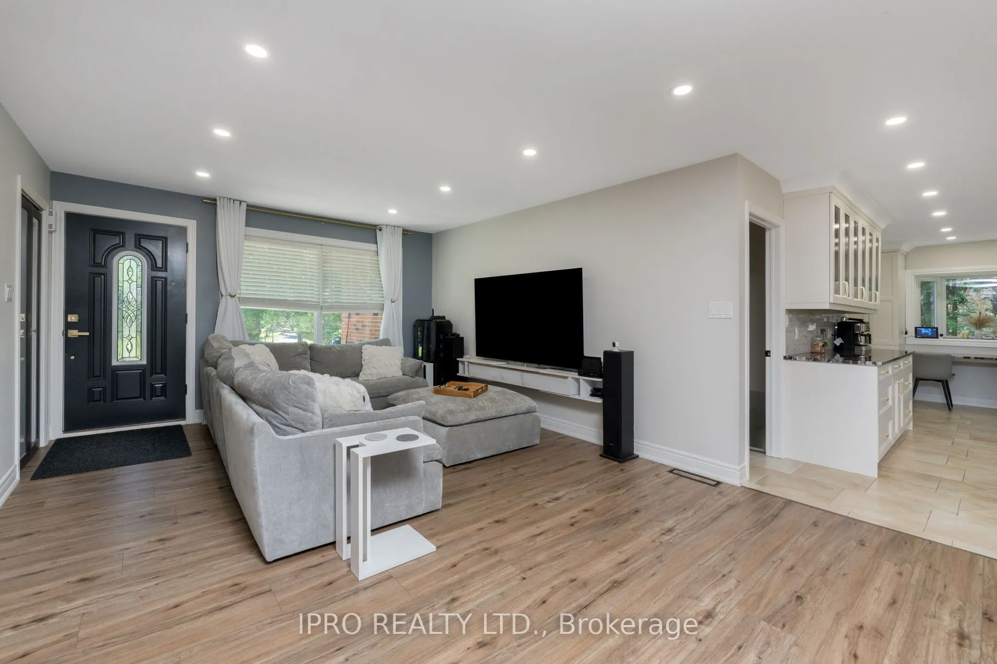 8 Cardwell Court