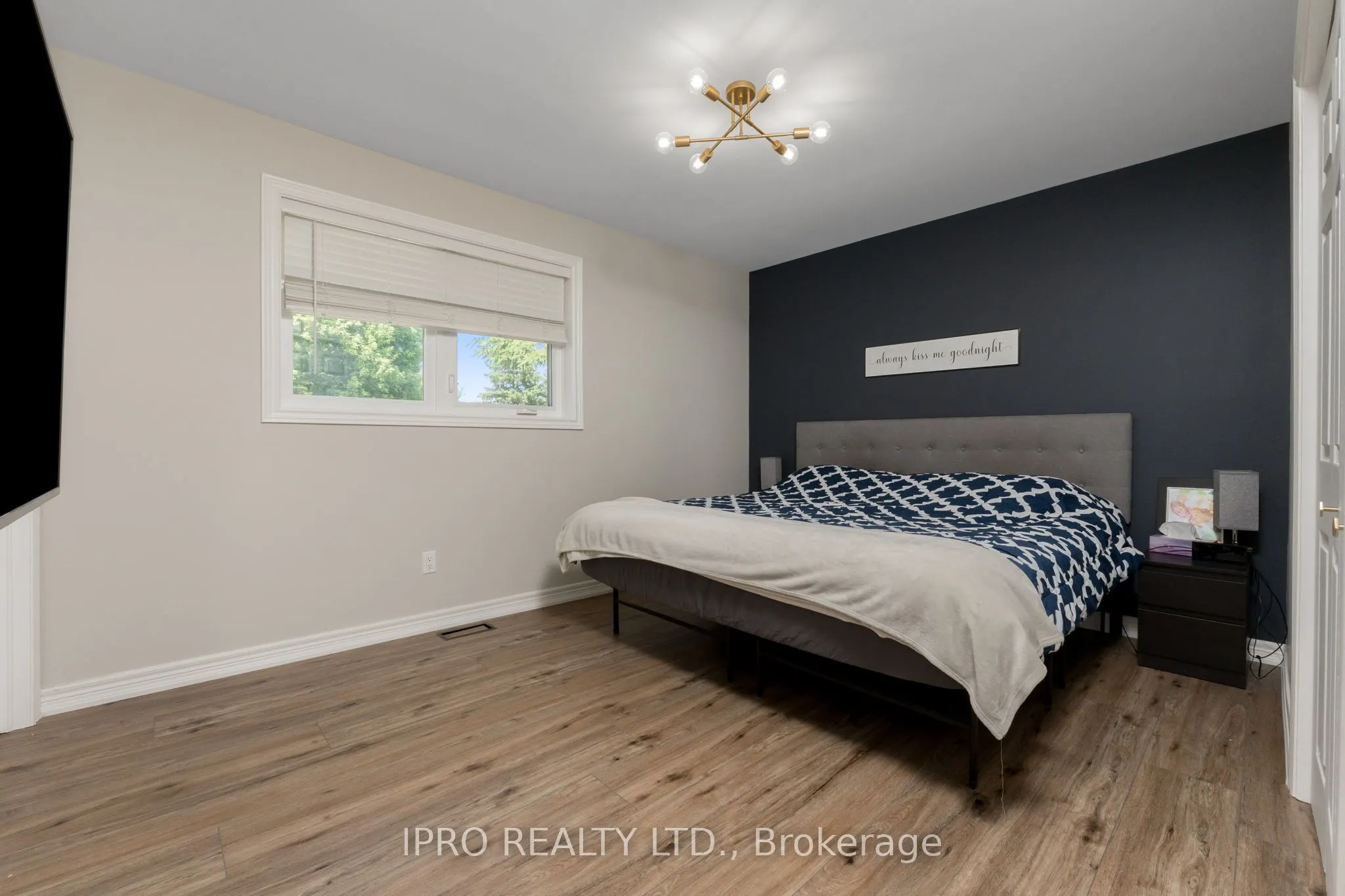 8 Cardwell Court