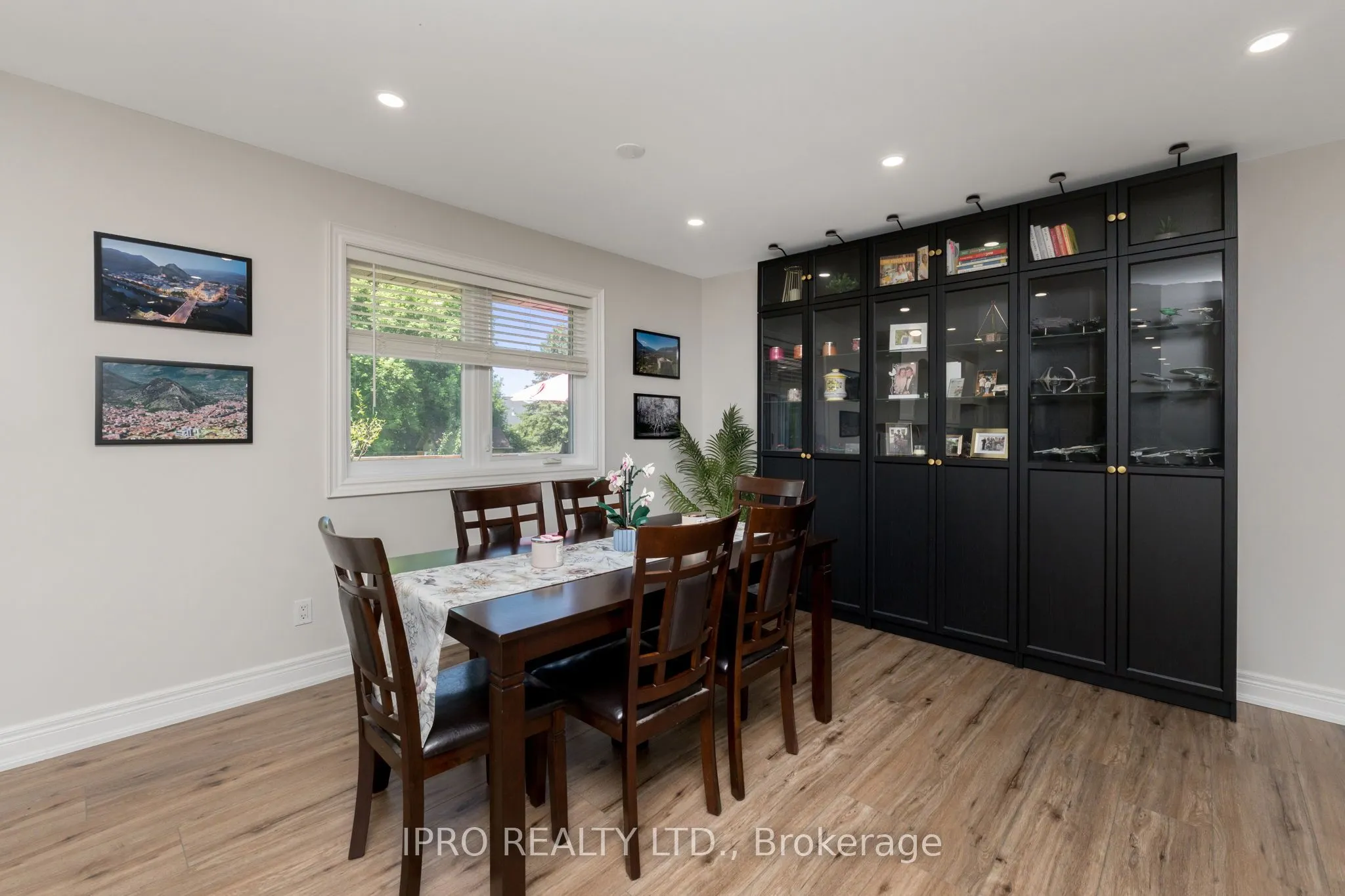 8 Cardwell Court