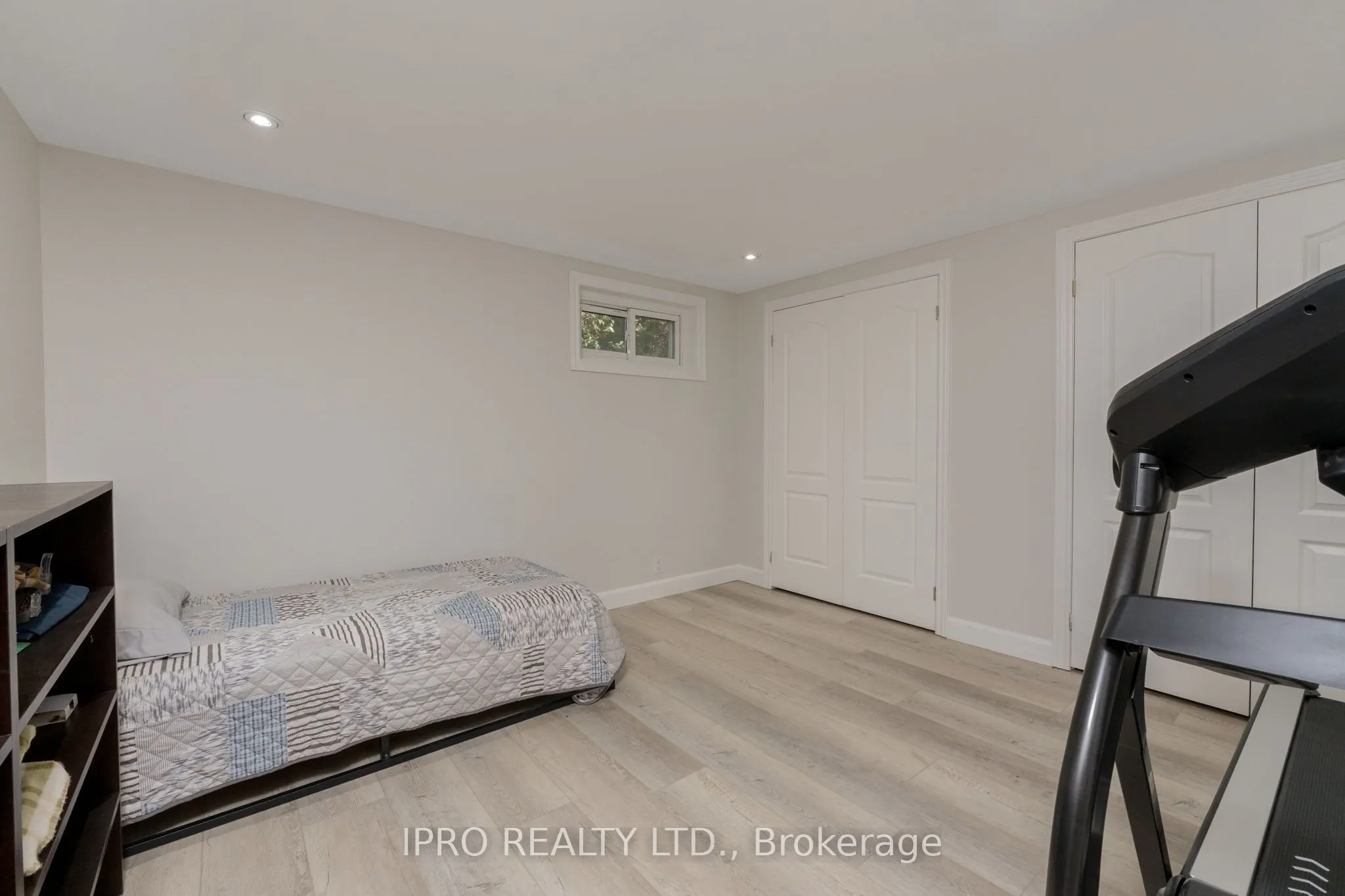 8 Cardwell Court