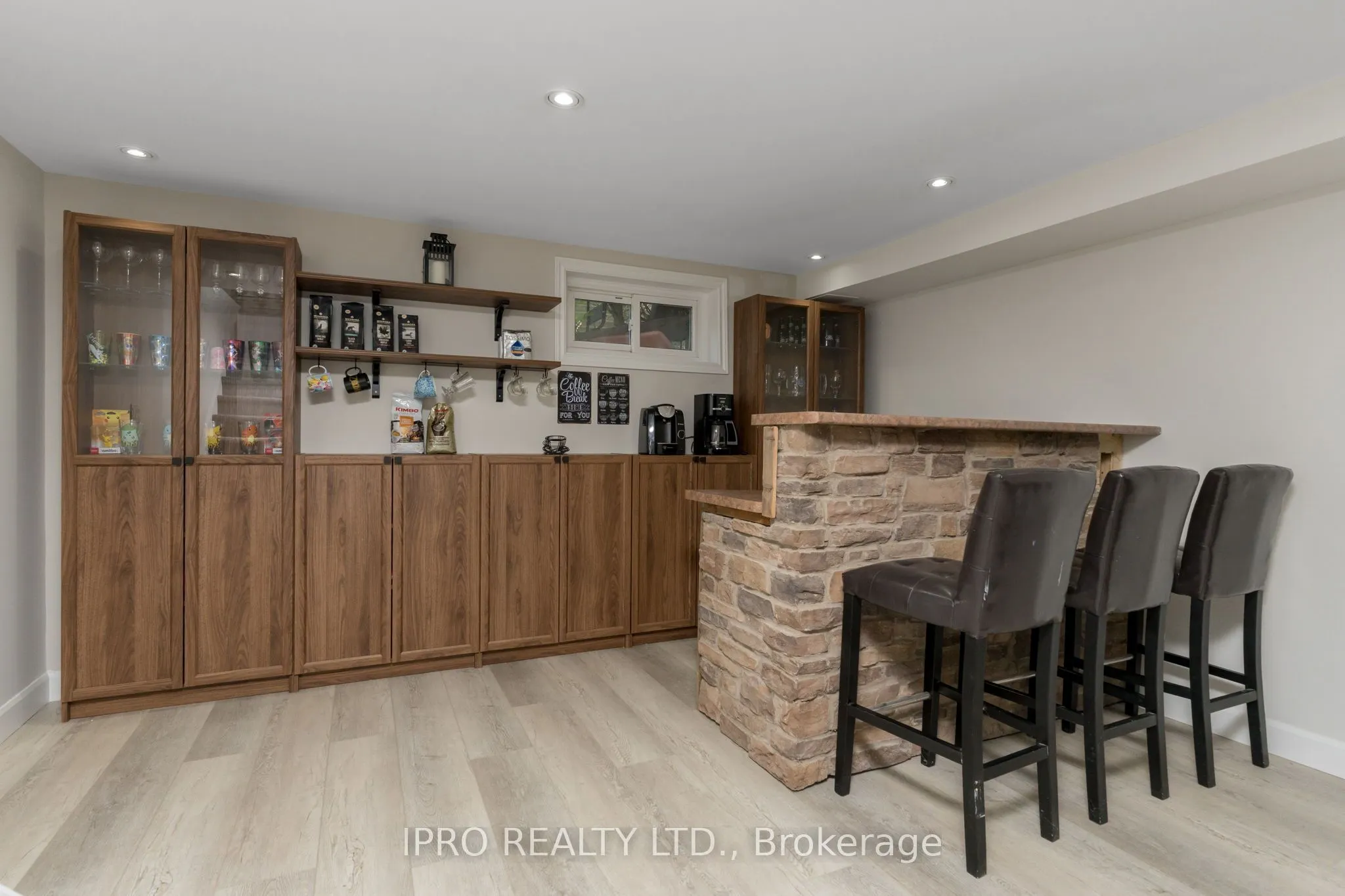8 Cardwell Court