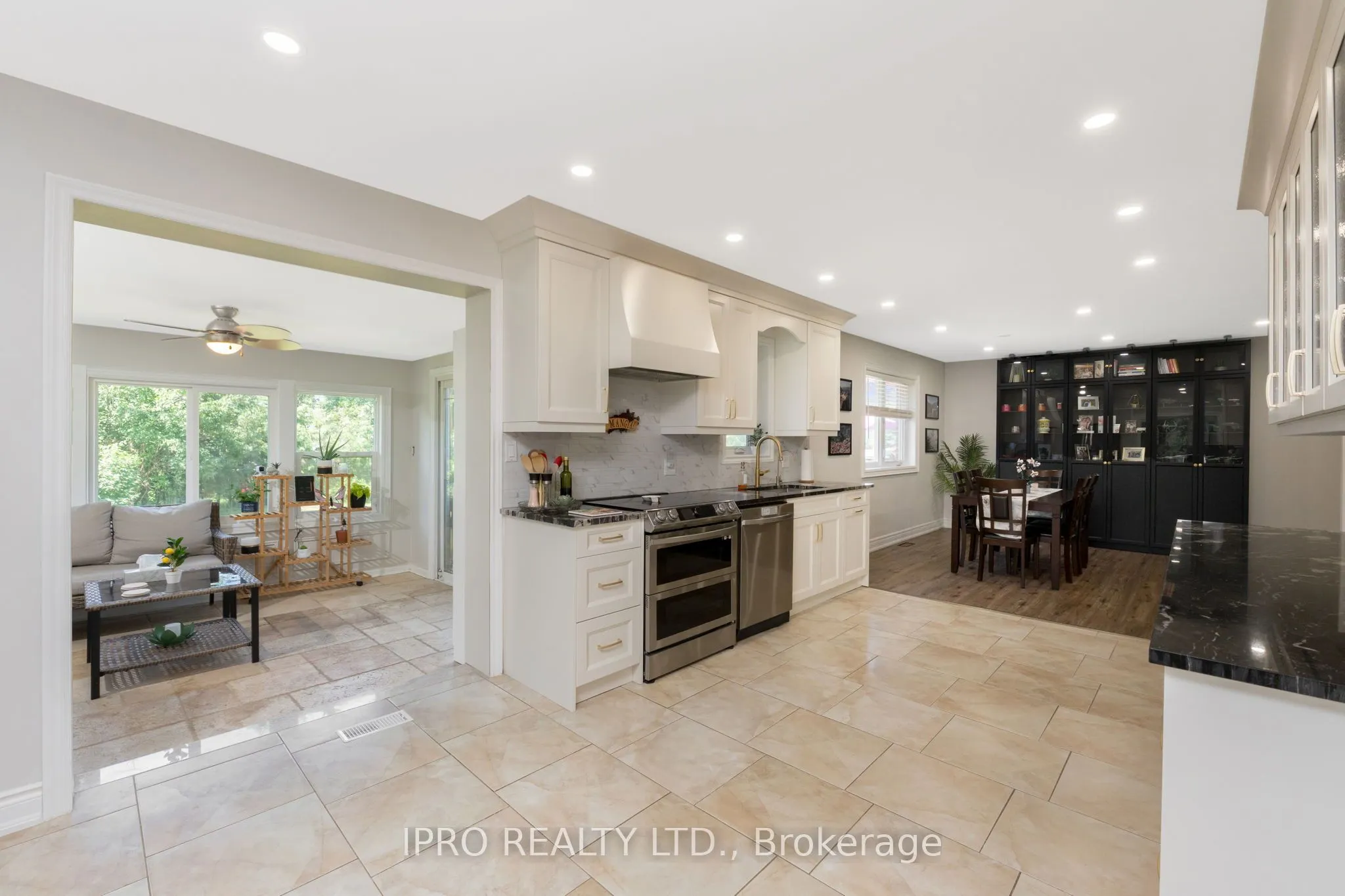 8 Cardwell Court