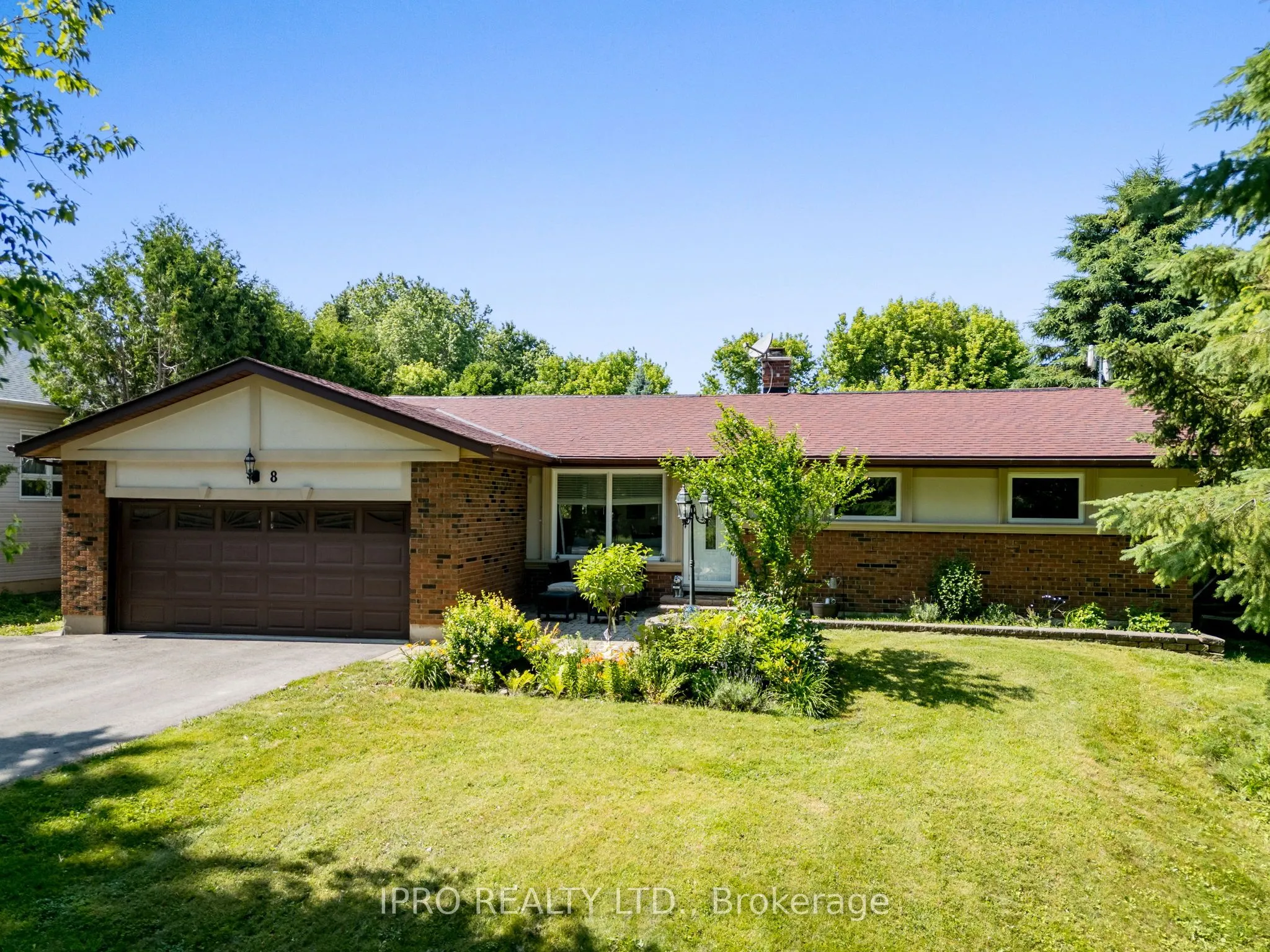 8 Cardwell Court