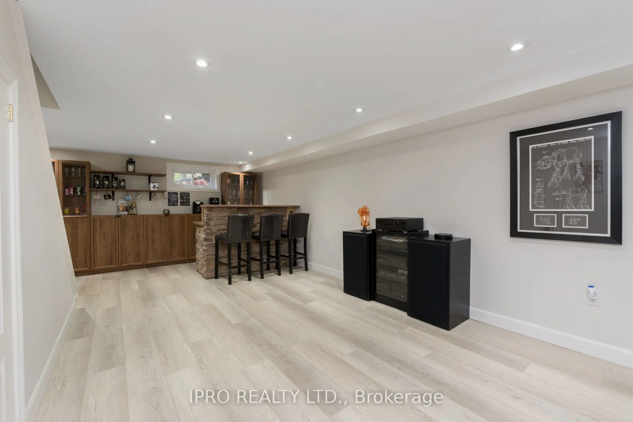 8 Cardwell Court