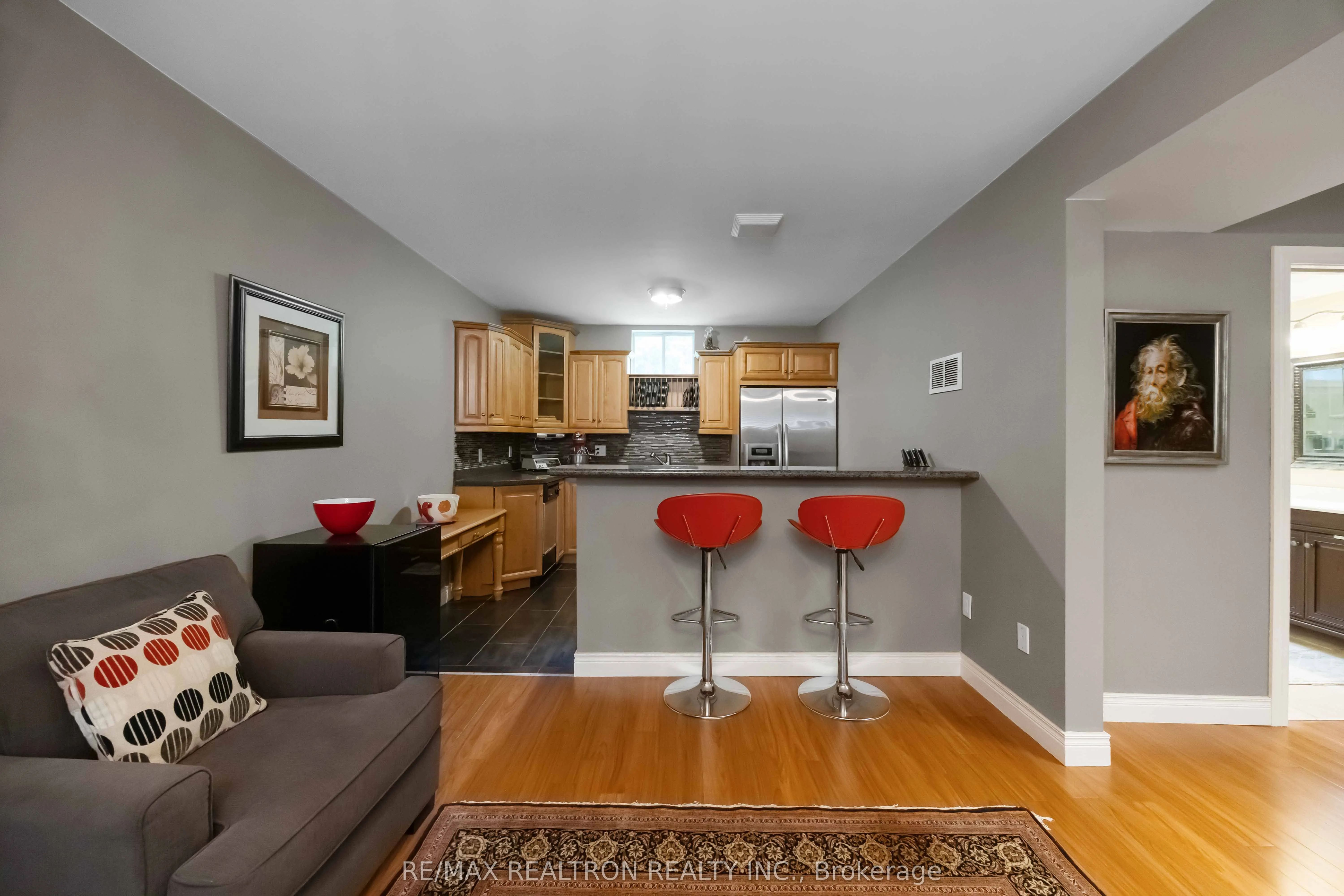 6 Amberglen Court