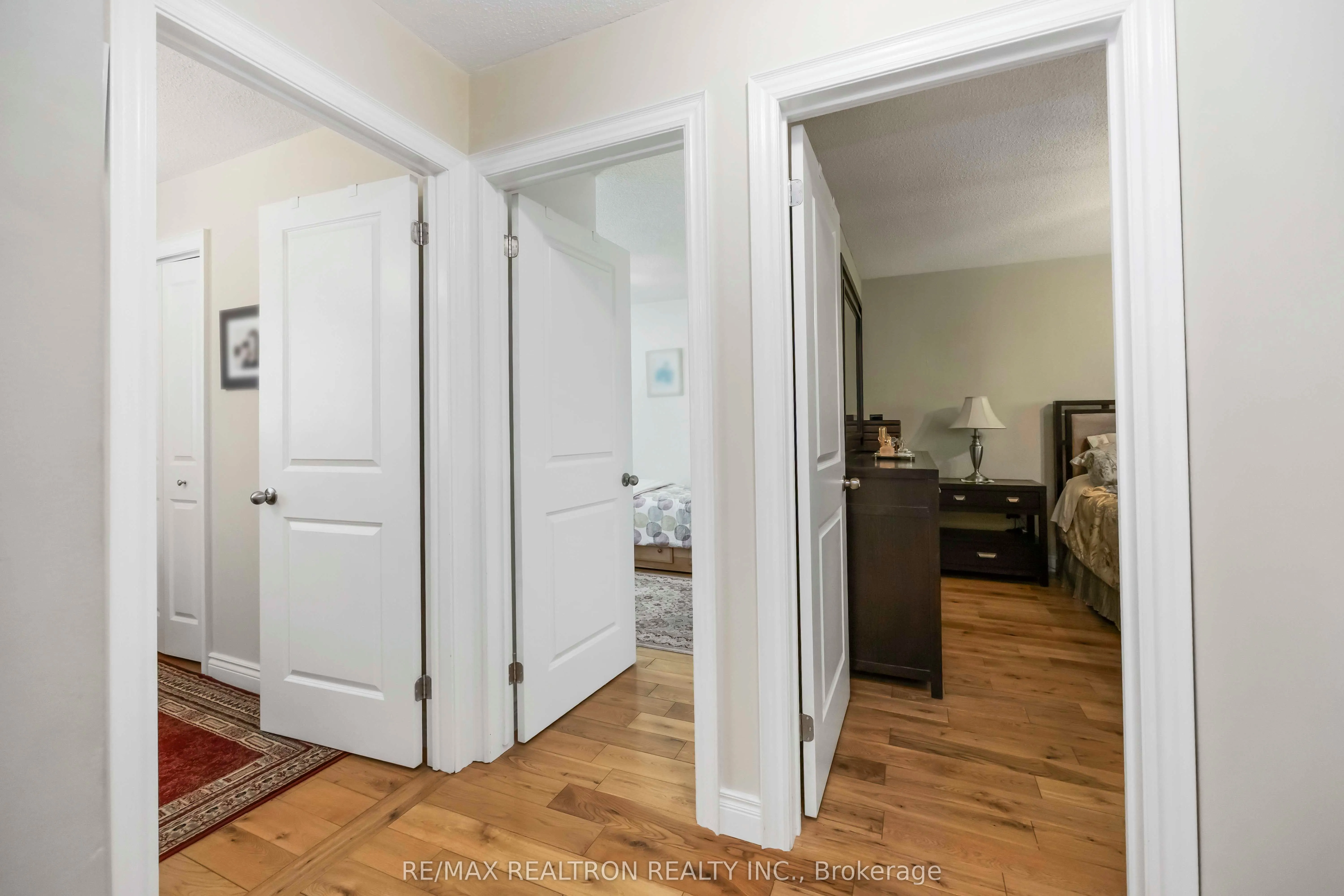 6 Amberglen Court